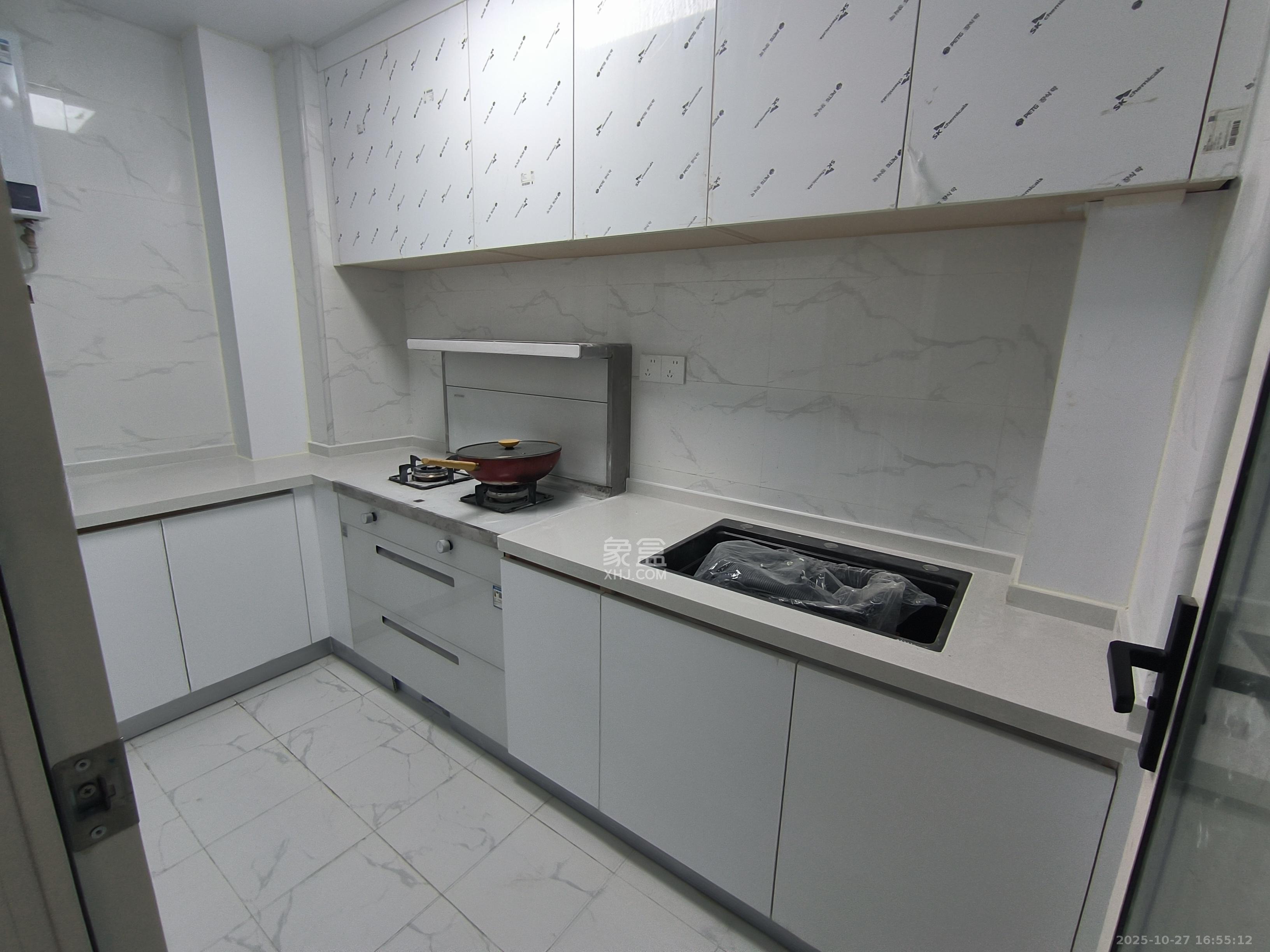 山语城三期  3室2厅2卫    2300.0元/月室内图