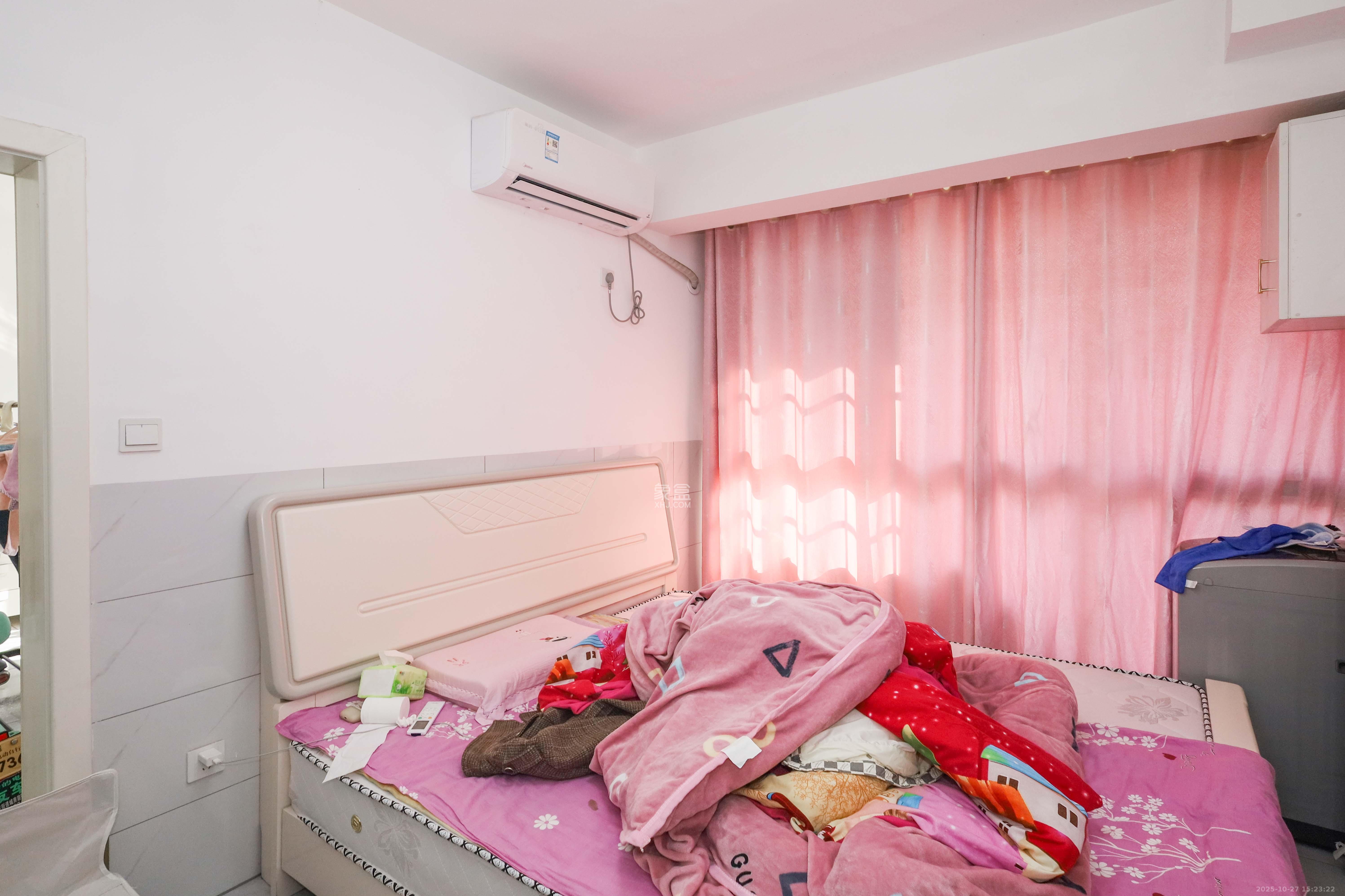 和润园一、二期  3室2厅2卫    80.0万卧室