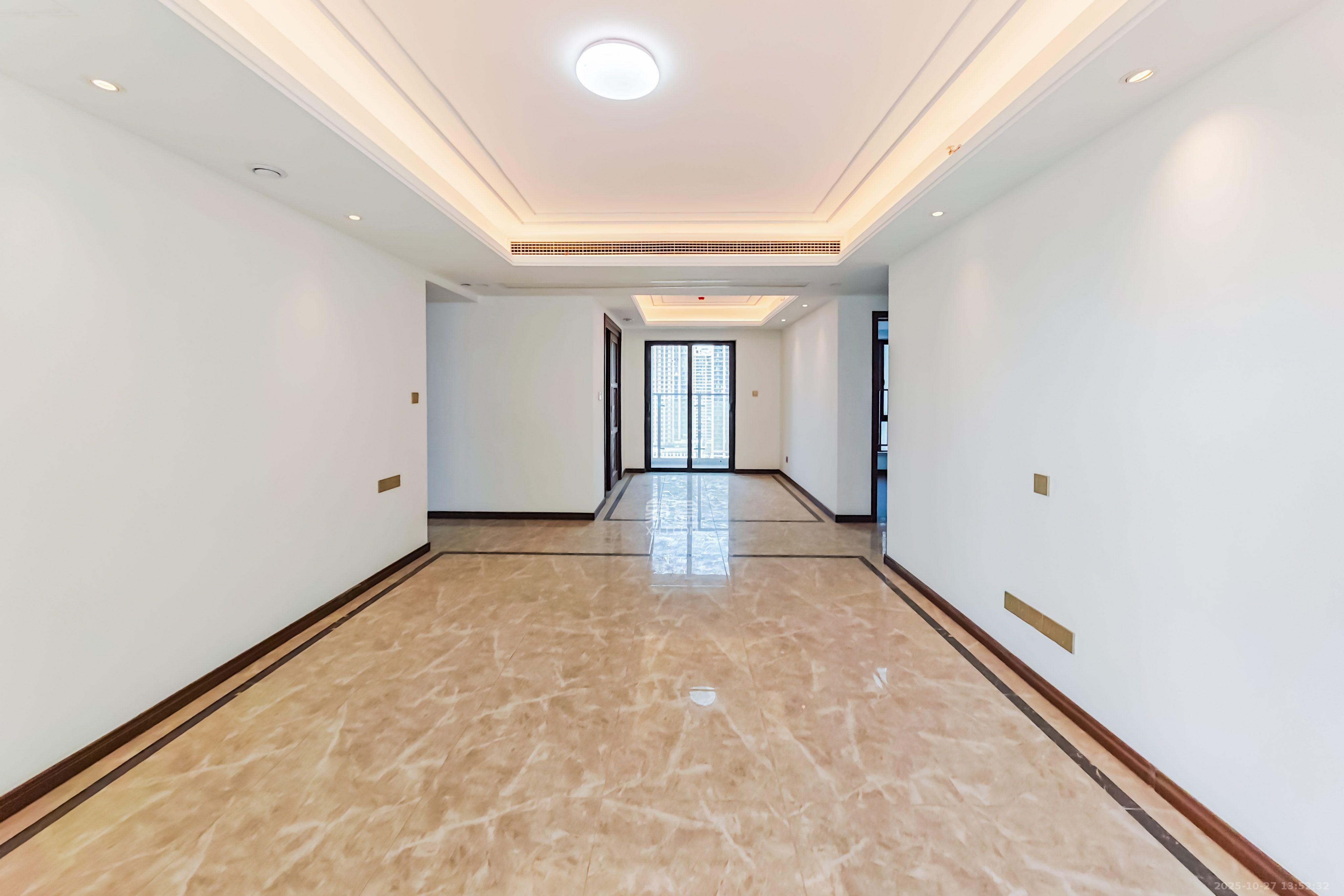 绿地长沙城际空间站（绿地新里佳苑）  4室2厅2卫    4500.0元/月