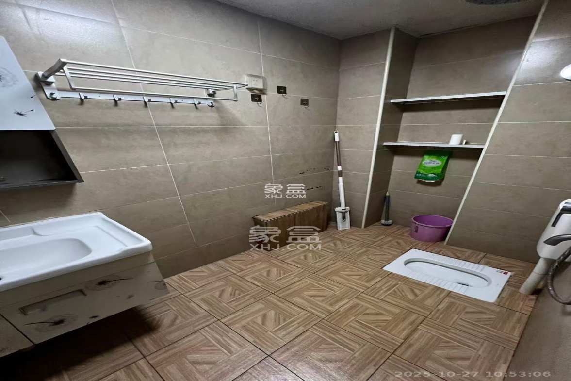 天下一家  1室1厅1卫    1700.0元/月 天下一家  1室1厅1卫    1700.0元/月室内图