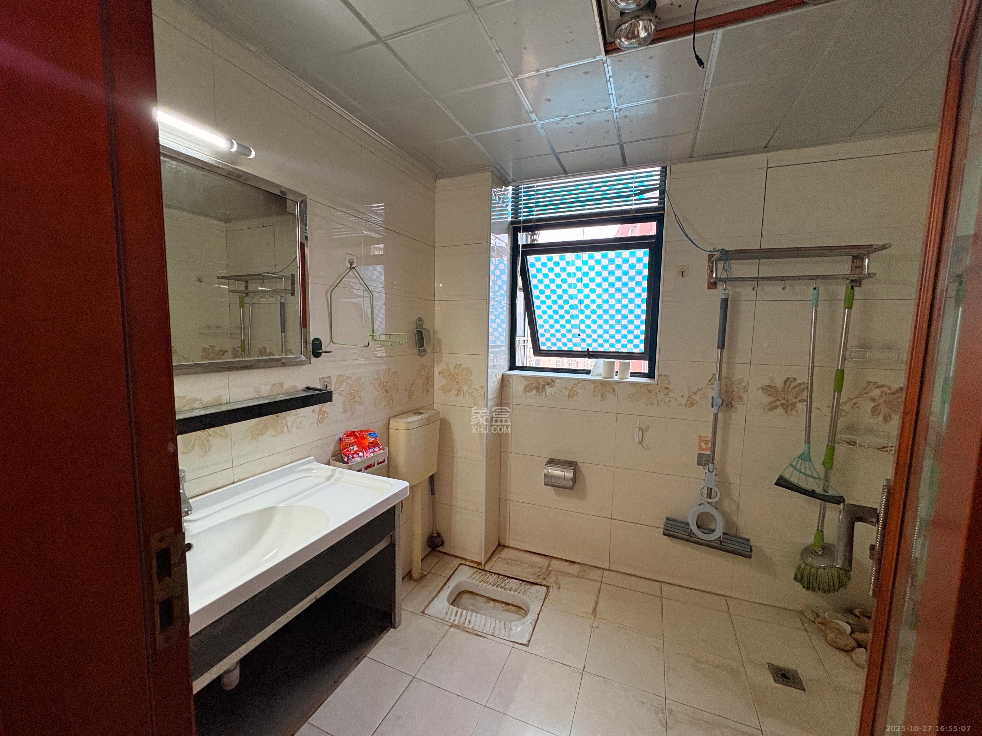 麓谷公馆（涉外国际公馆）  4室2厅1卫    2200.0元/月室内图