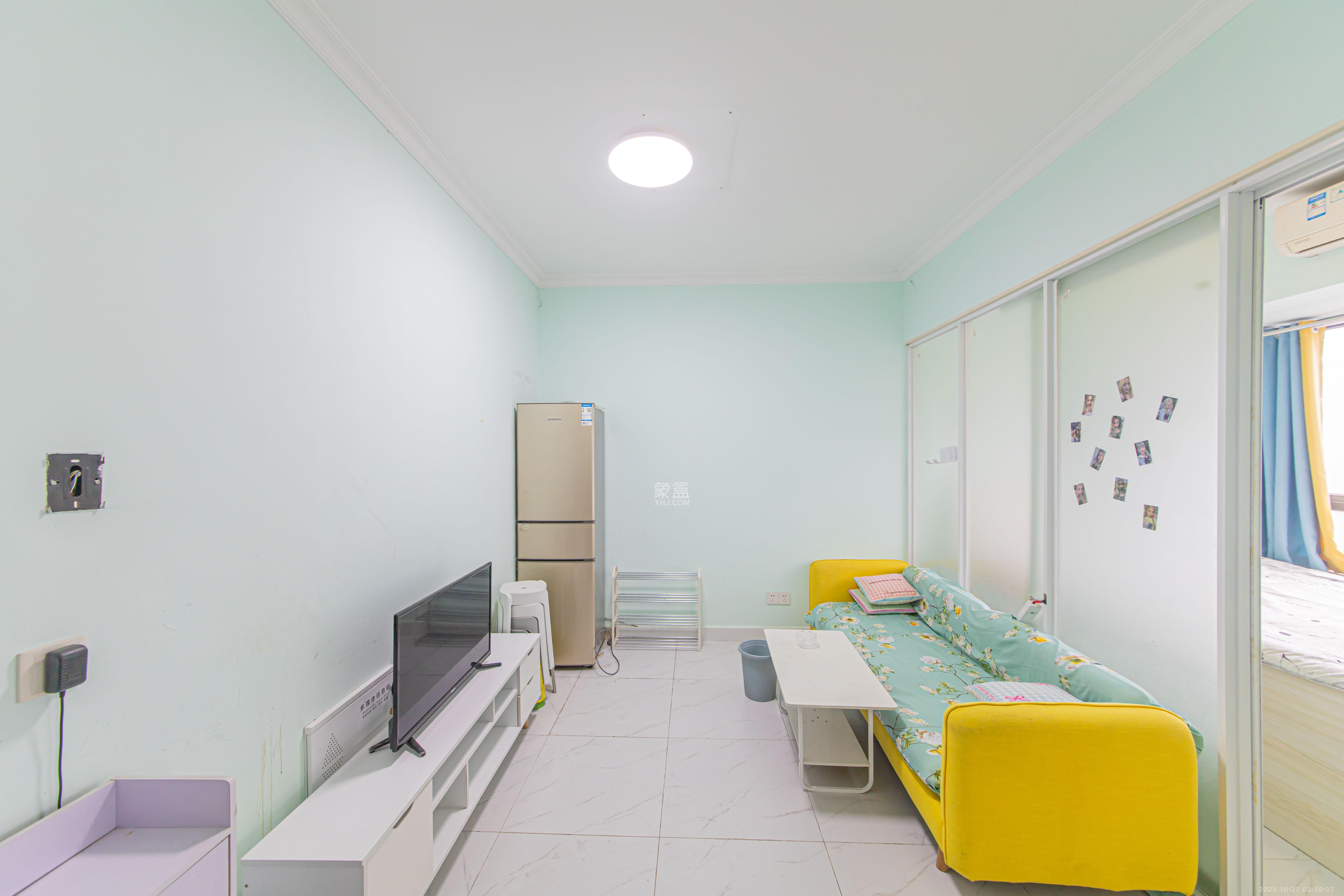 中信城市广场（中信新城一期）  1室1厅1卫    25.8万客厅