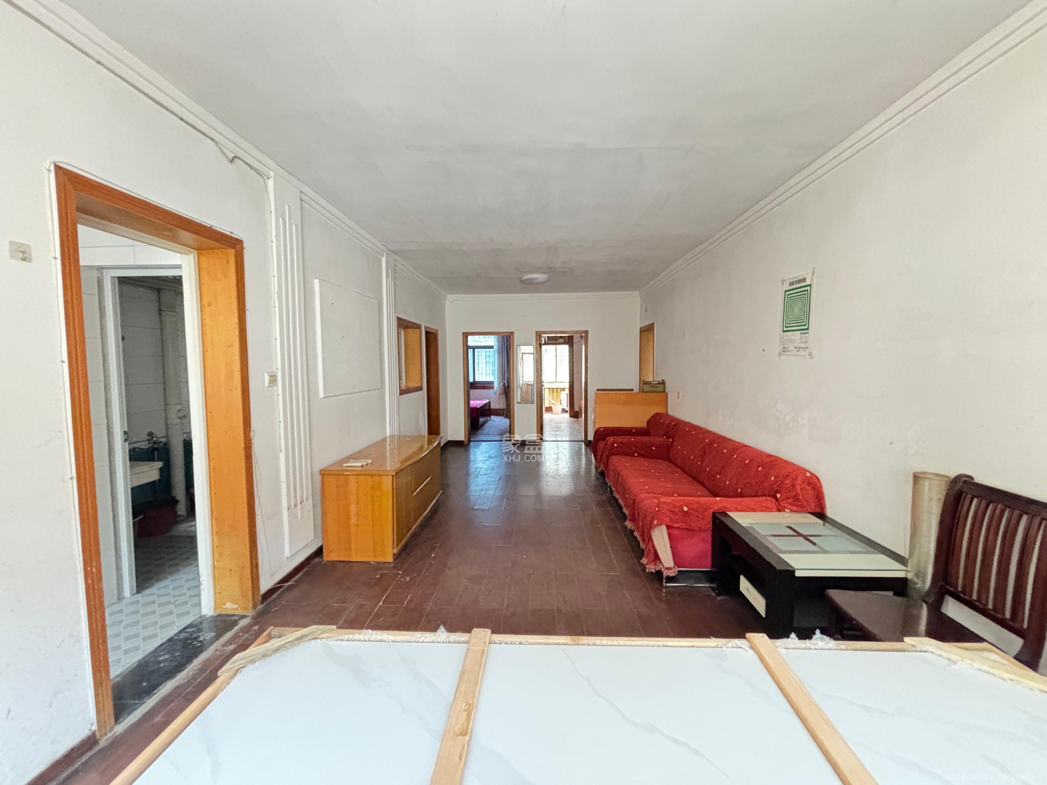 友谊路电视机厂宿舍 3室2厅1卫 1300.0元/月 友谊路电视机厂宿舍 3室2厅1卫 1300.0元/月室内图