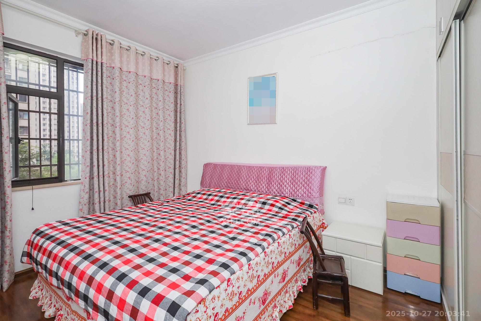 阳光丽城一期  4室2厅2卫    158.0万卧室