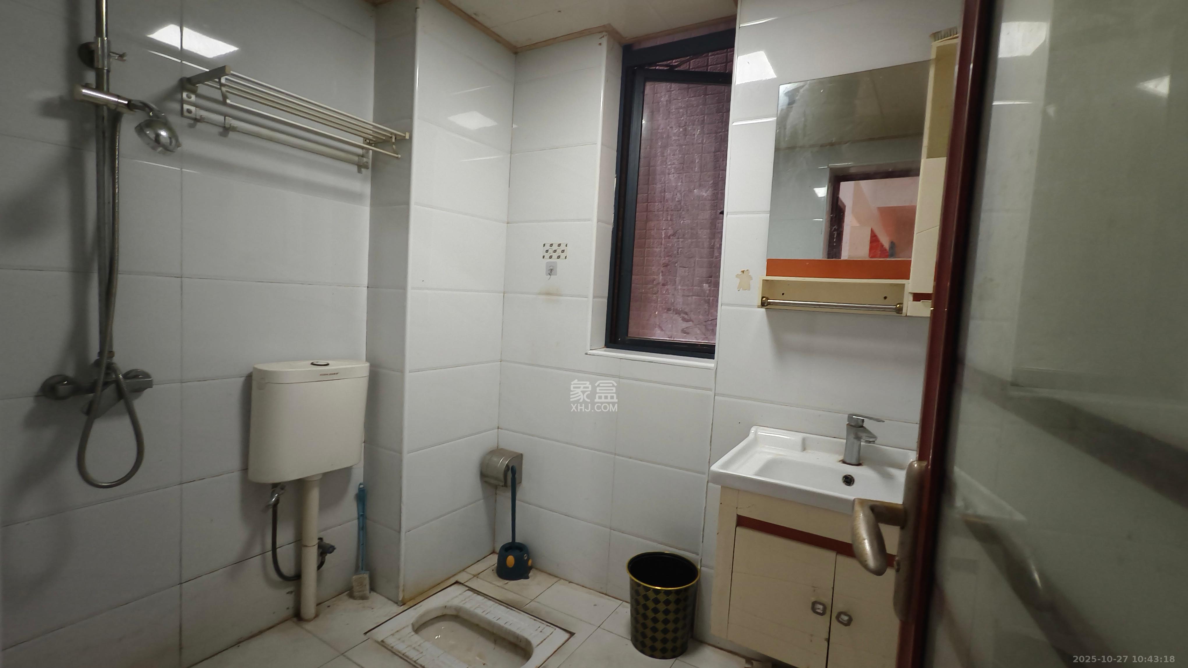 香芙嘉园(广铁湘府嘉园)  3室2厅1卫    2000.0元/月 香芙嘉园(广铁湘府嘉园)  3室2厅1卫    2000.0元/月室内图