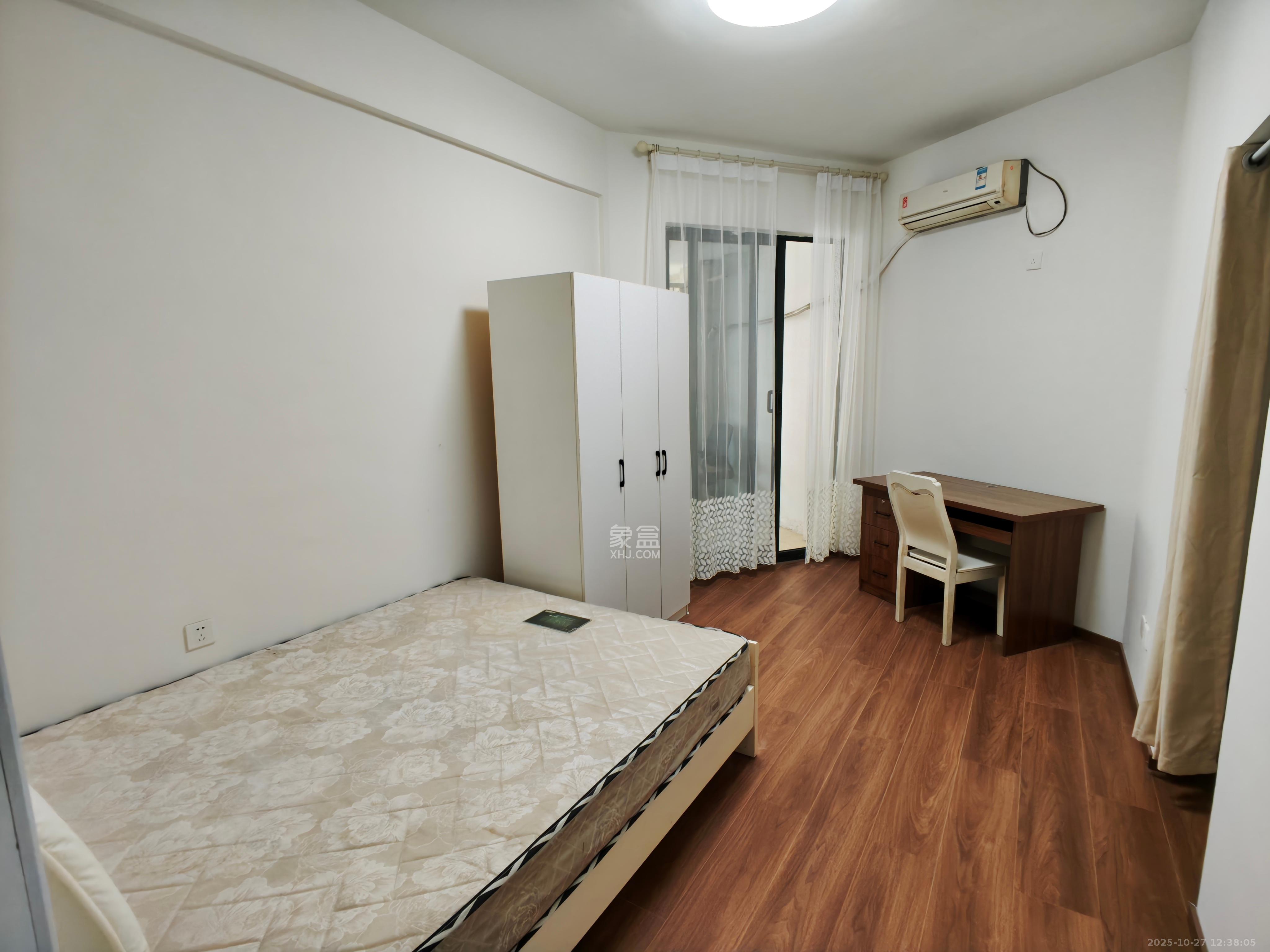 西山汇景一、二期  3室2厅2卫    4650.0元/月室内图