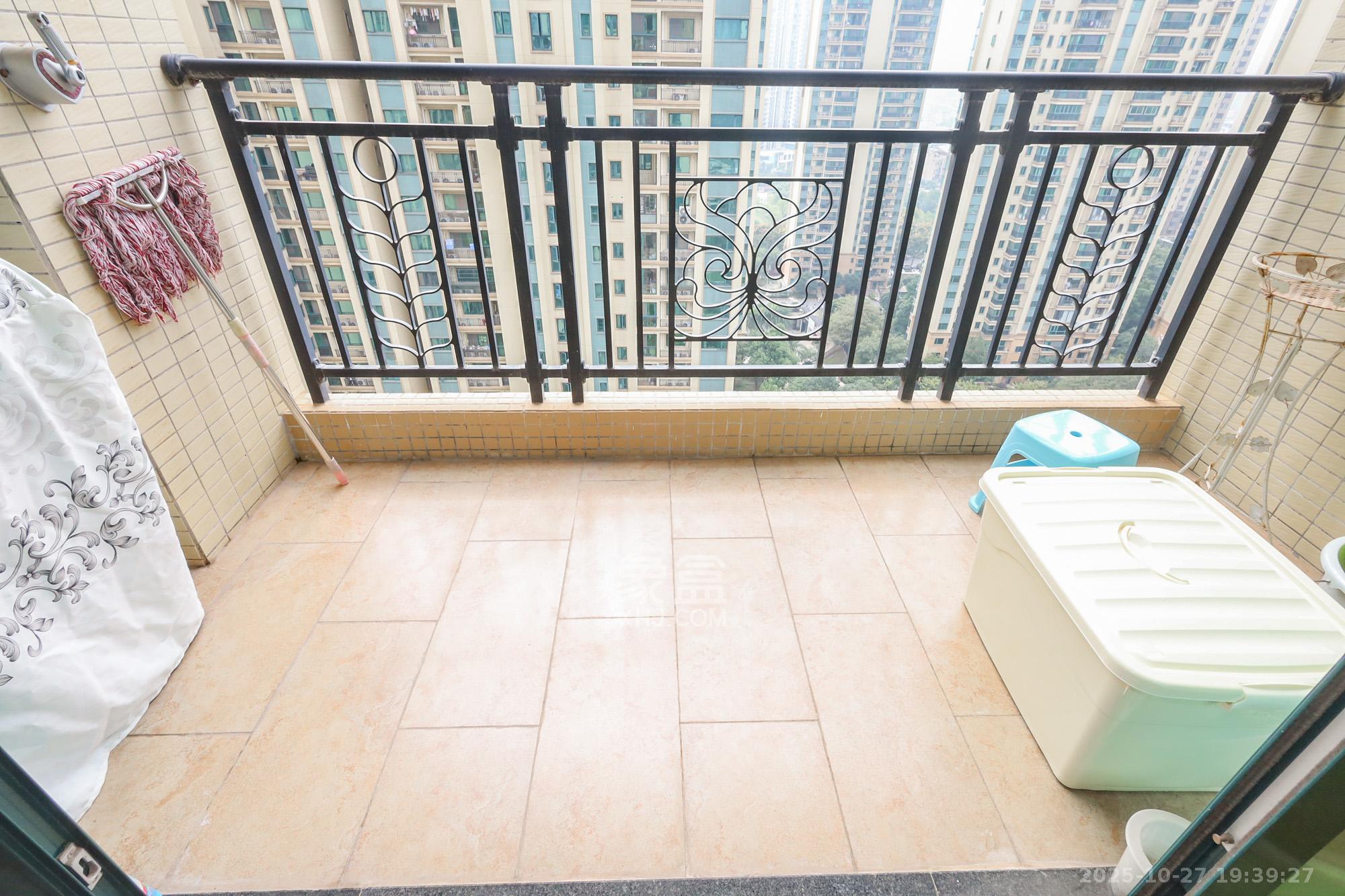 恒大御景湾  1室1厅1卫    80.0万 恒大御景湾  1室1厅1卫    80.0万阳台