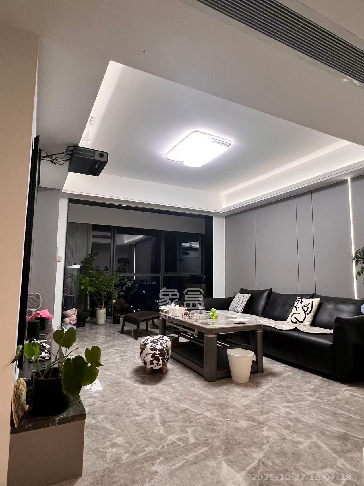 复地滨江金融中心  4室2厅2卫    6000.0元/月 复地滨江金融中心  4室2厅2卫    6000.0元/月室内图