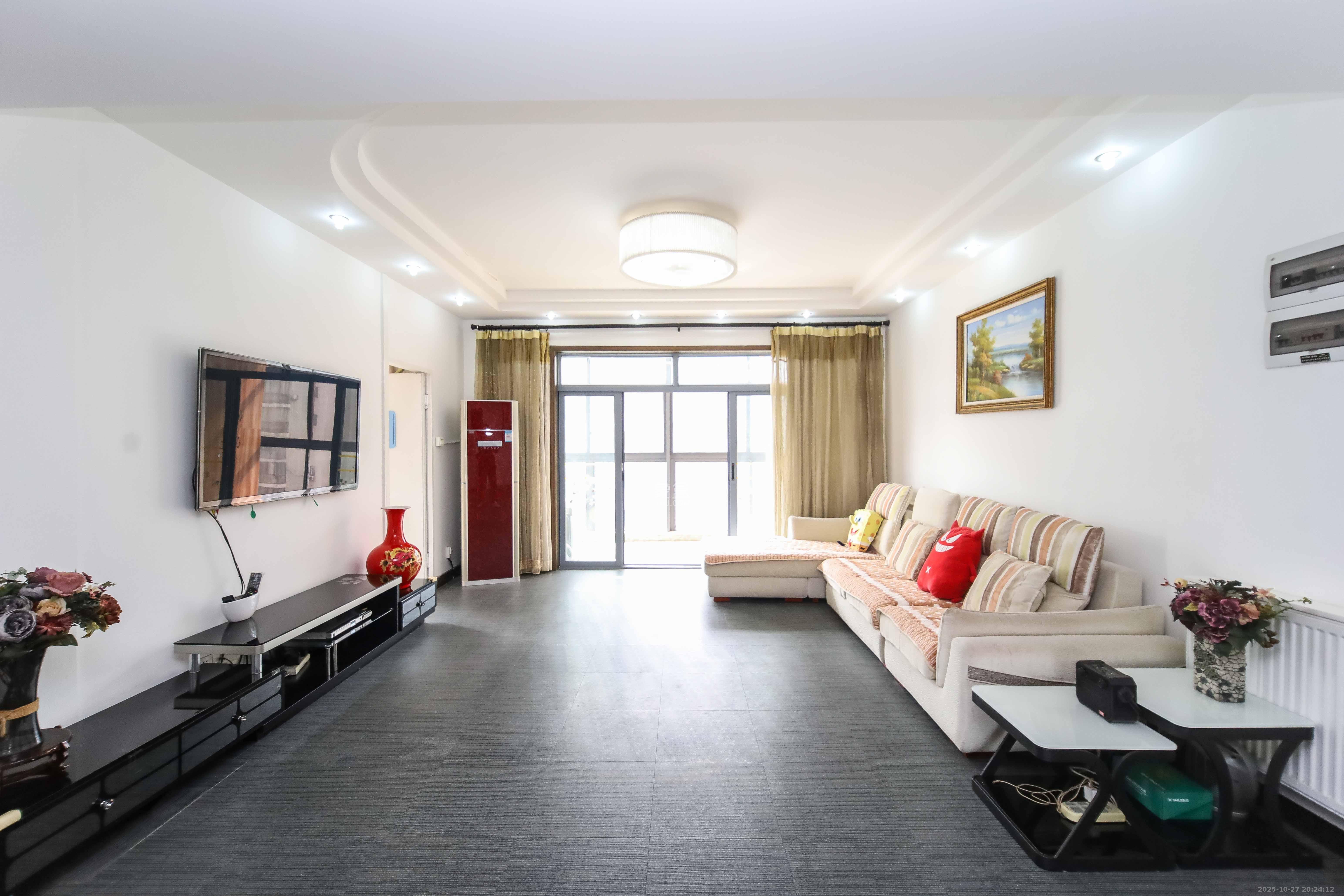 银港水晶城  4室2厅3卫    229.8万