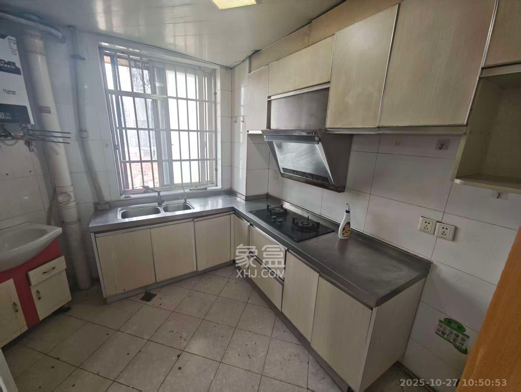 龙王港社区  2室2厅1卫    2400.0元/月 龙王港社区  2室2厅1卫    2400.0元/月室内图