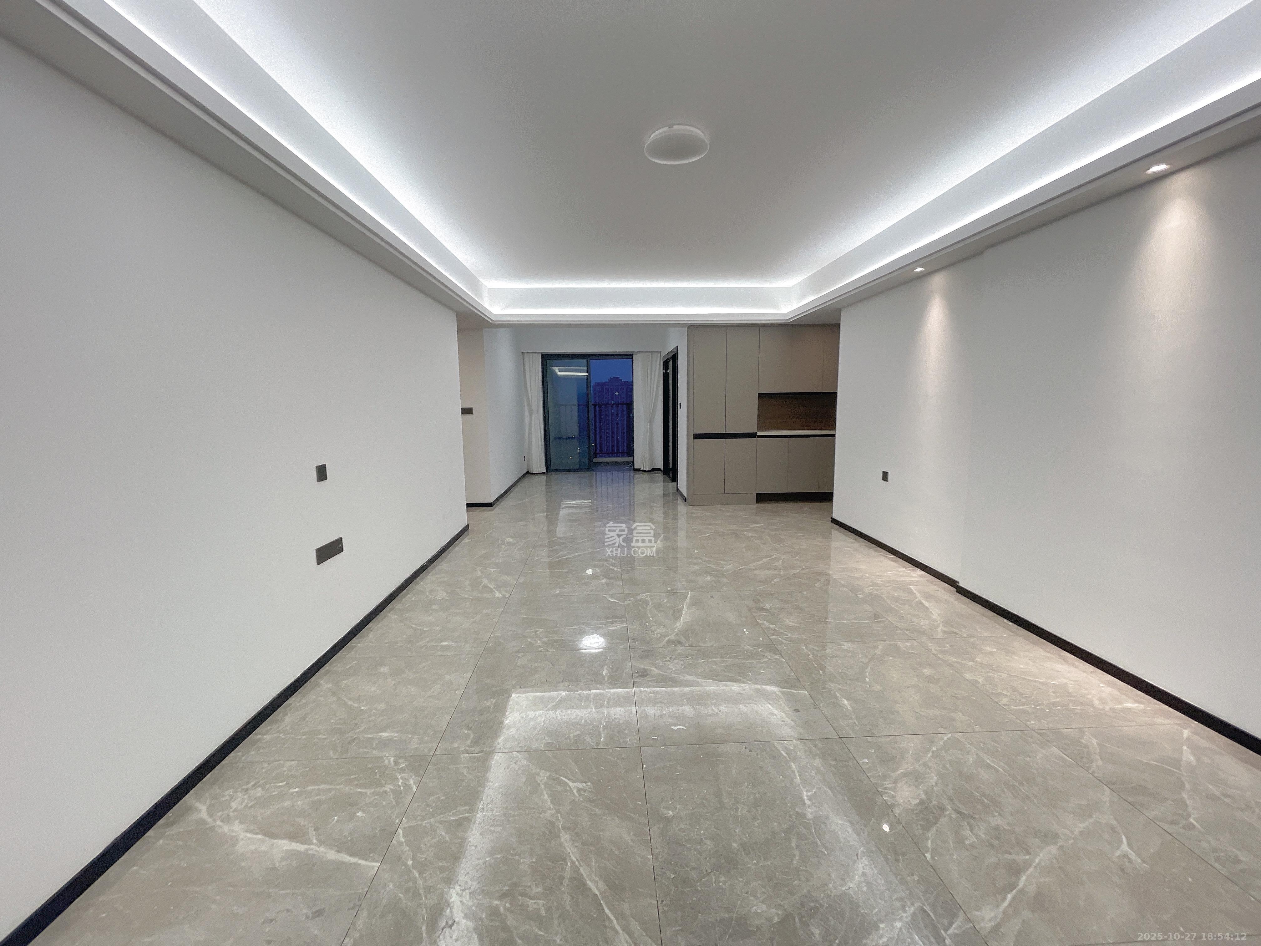 欣利梅溪左岸  4室2厅2卫    3500.0元/月 欣利梅溪左岸  4室2厅2卫    3500.0元/月室内图