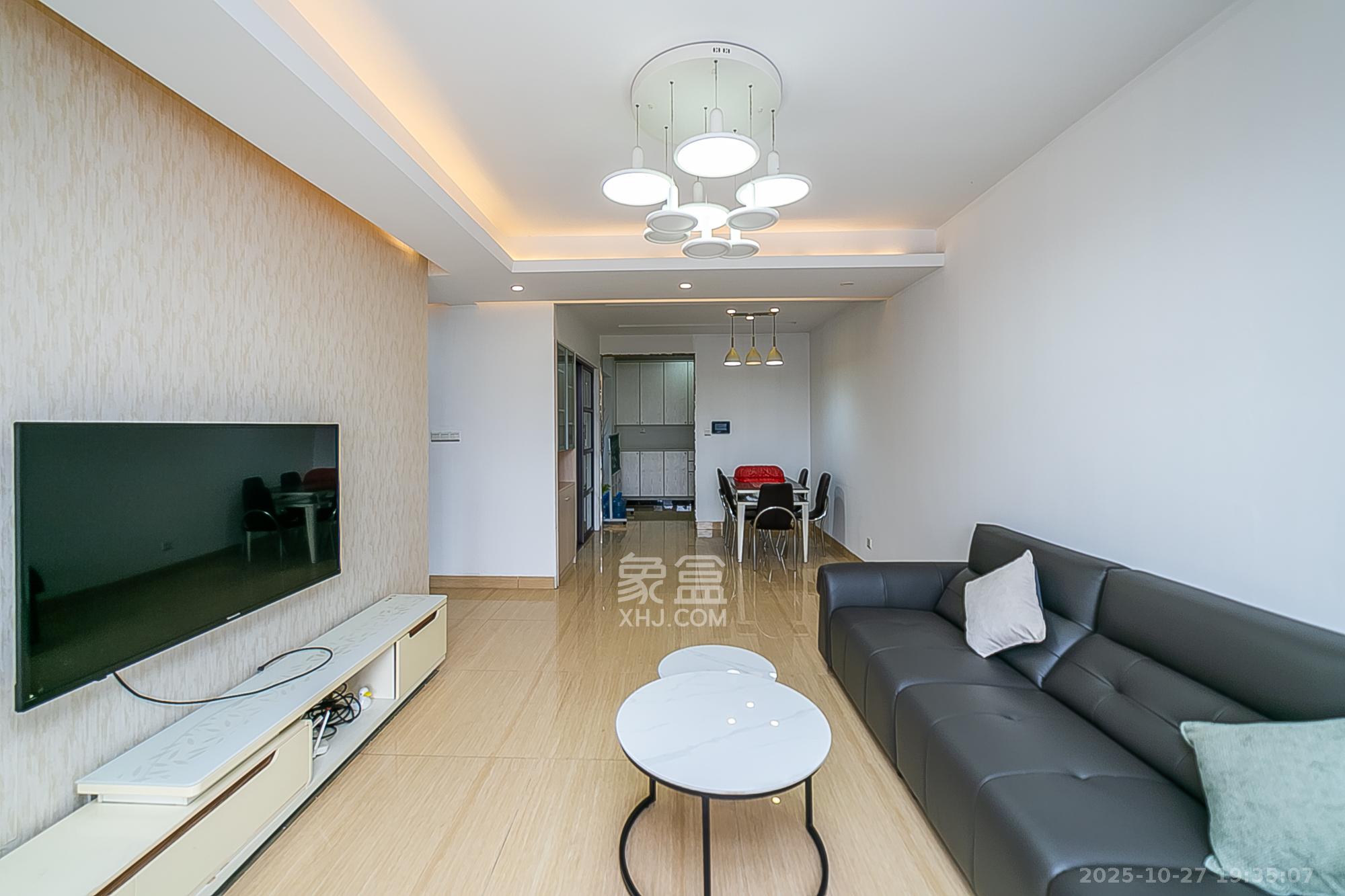 通用时代国际社区  3室2厅1卫    120.0万客厅