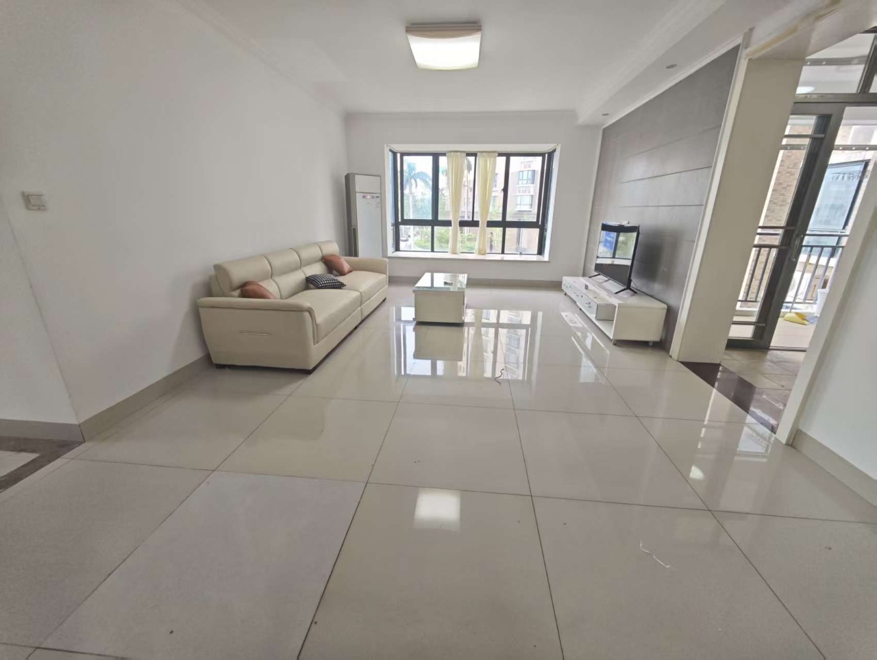 环强御景湾  3室2厅2卫    3200.0元/月户型图