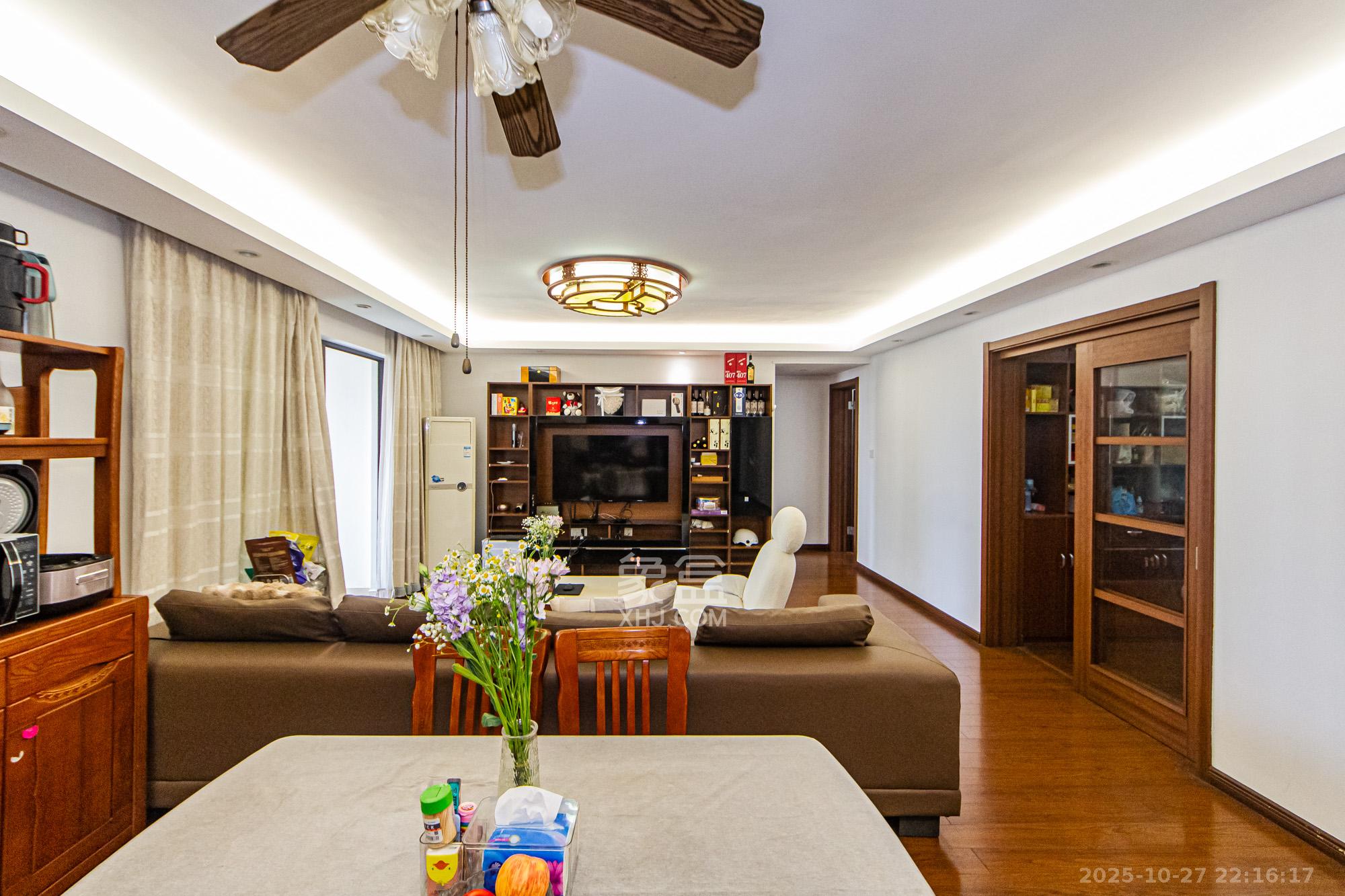 万科城  4室2厅2卫    129.0万 万科城  4室2厅2卫    129.0万