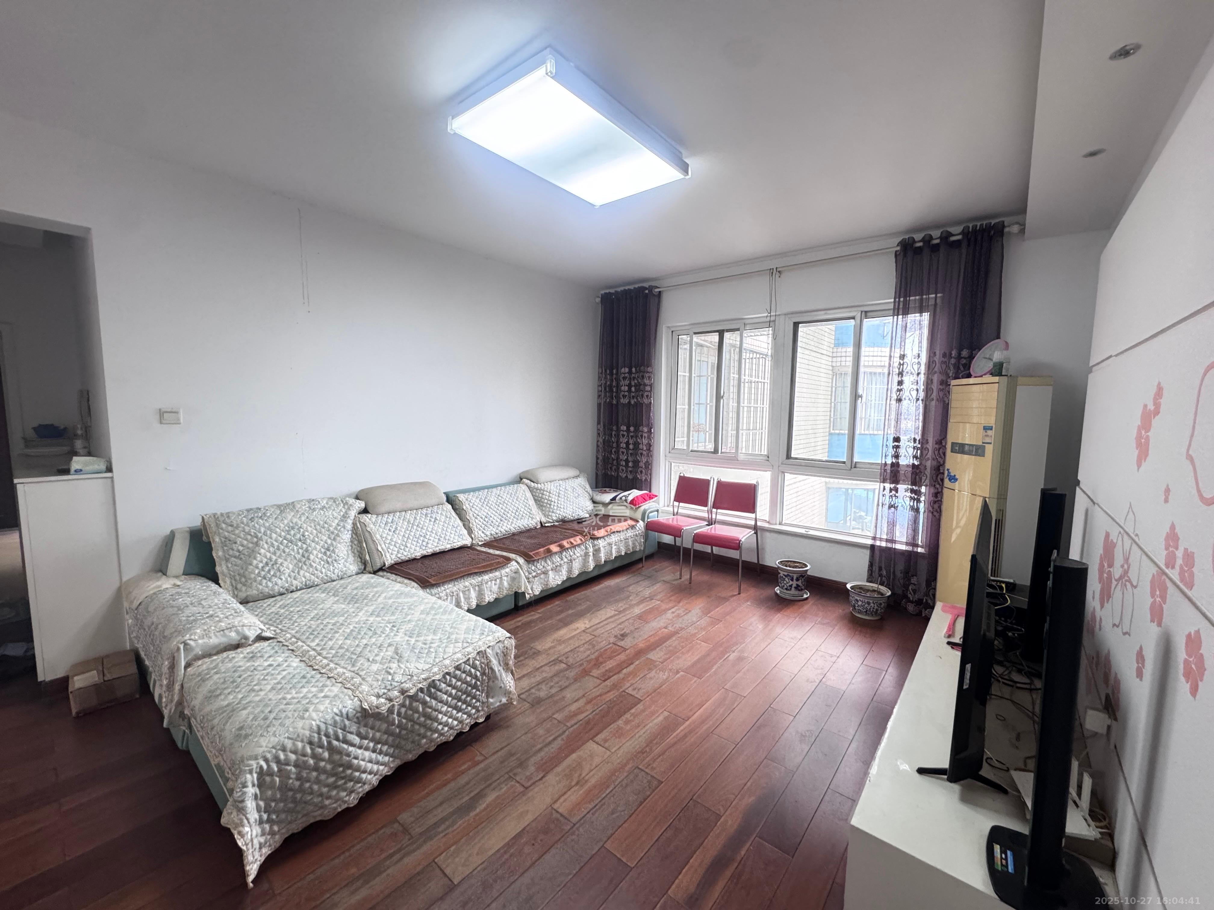 滨湖嘉园(湖滨小区)  2室2厅2卫    2200.0元/月 滨湖嘉园(湖滨小区)  2室2厅2卫    2200.0元/月室内图