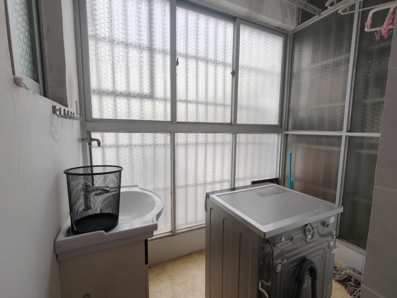 福秀小区  2室2厅1卫    1800.0元/月 福秀小区  2室2厅1卫    1800.0元/月室内图