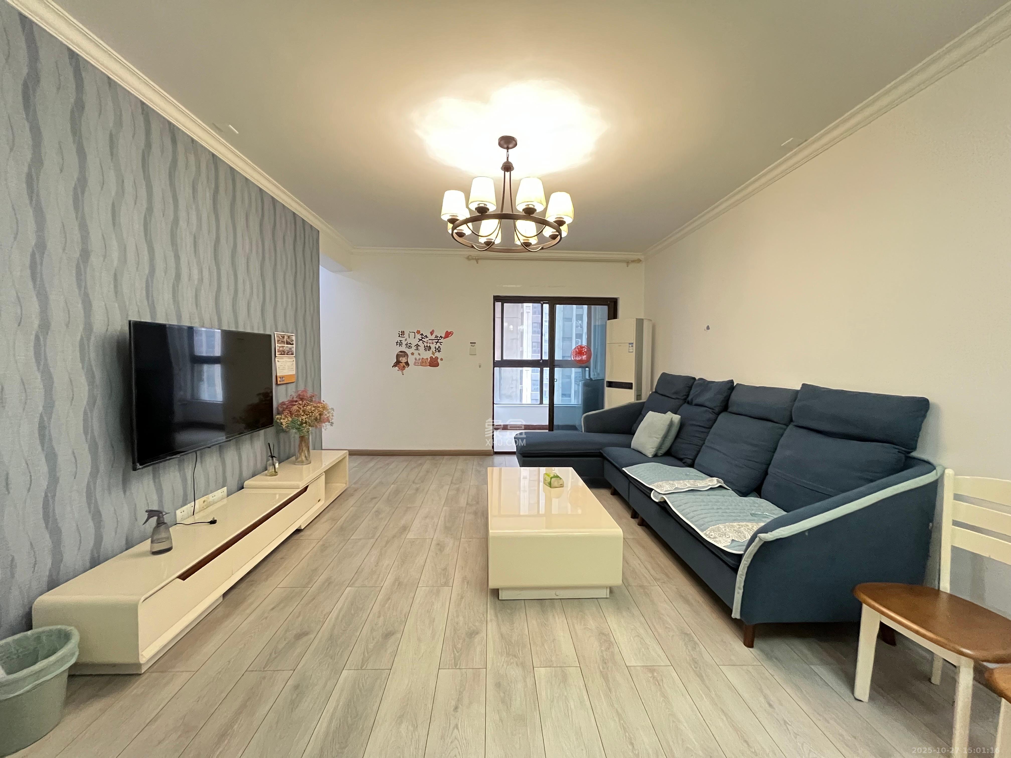 绿地中央广场  3室2厅1卫    2800.0元/月