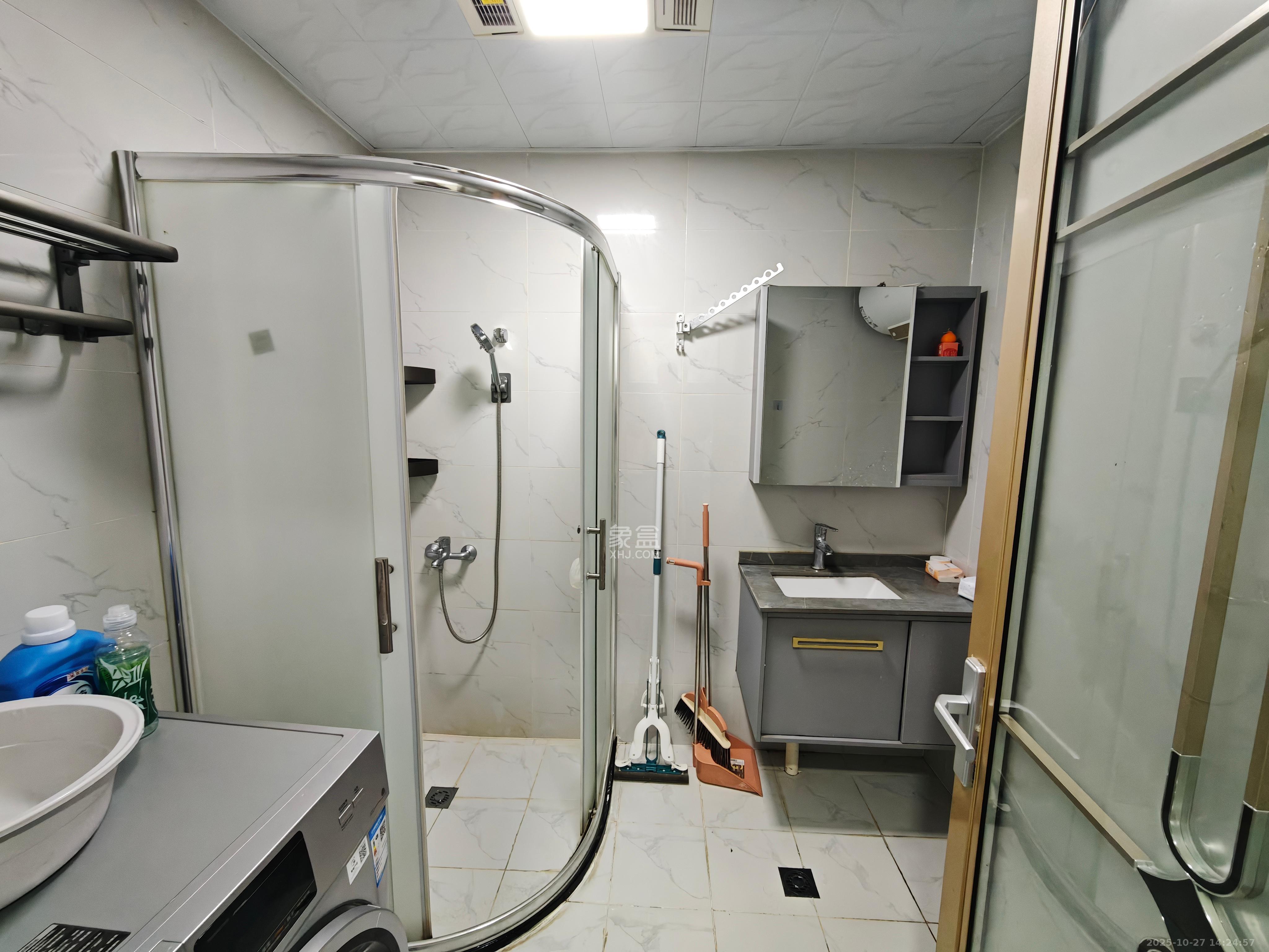 汇景发展环球中心  1室1厅1卫    2500.0元/月 汇景发展环球中心  1室1厅1卫    2500.0元/月室内图