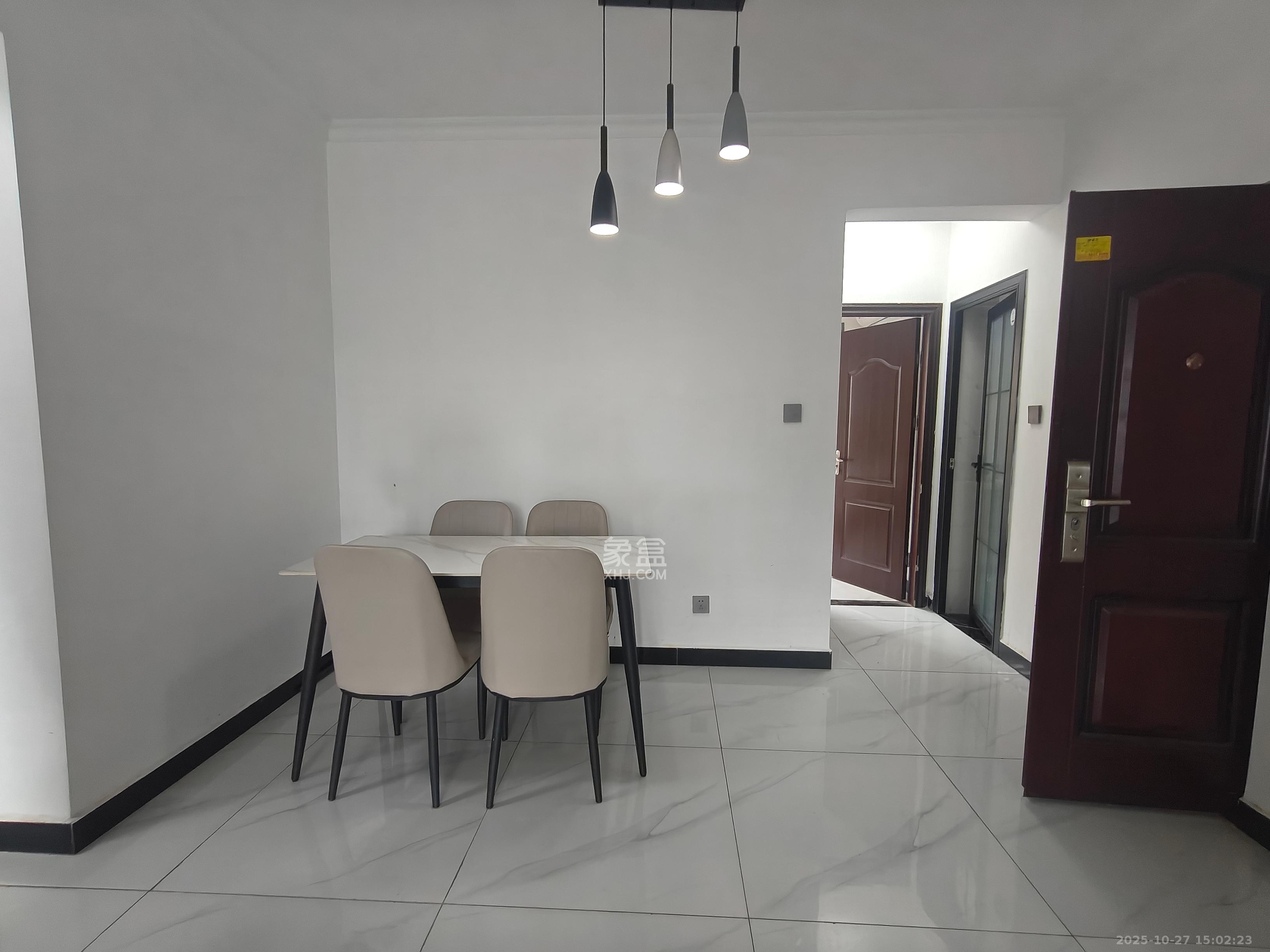 和庄  3室1厅1卫    2500.0元/月室内图