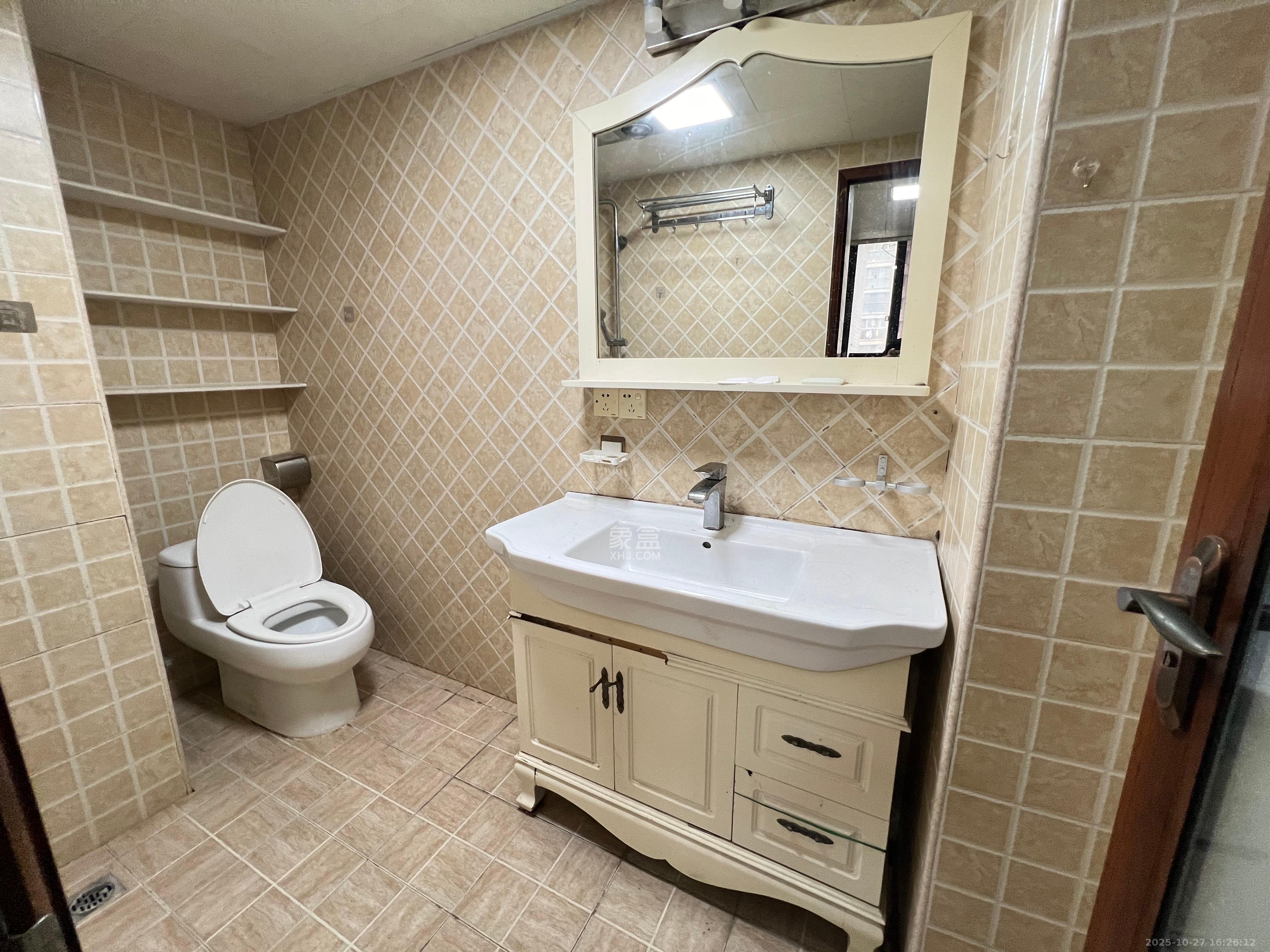 百纳广场(百纳公寓)  2室1厅1卫    2500.0元/月 百纳广场(百纳公寓)  2室1厅1卫    2500.0元/月室内图