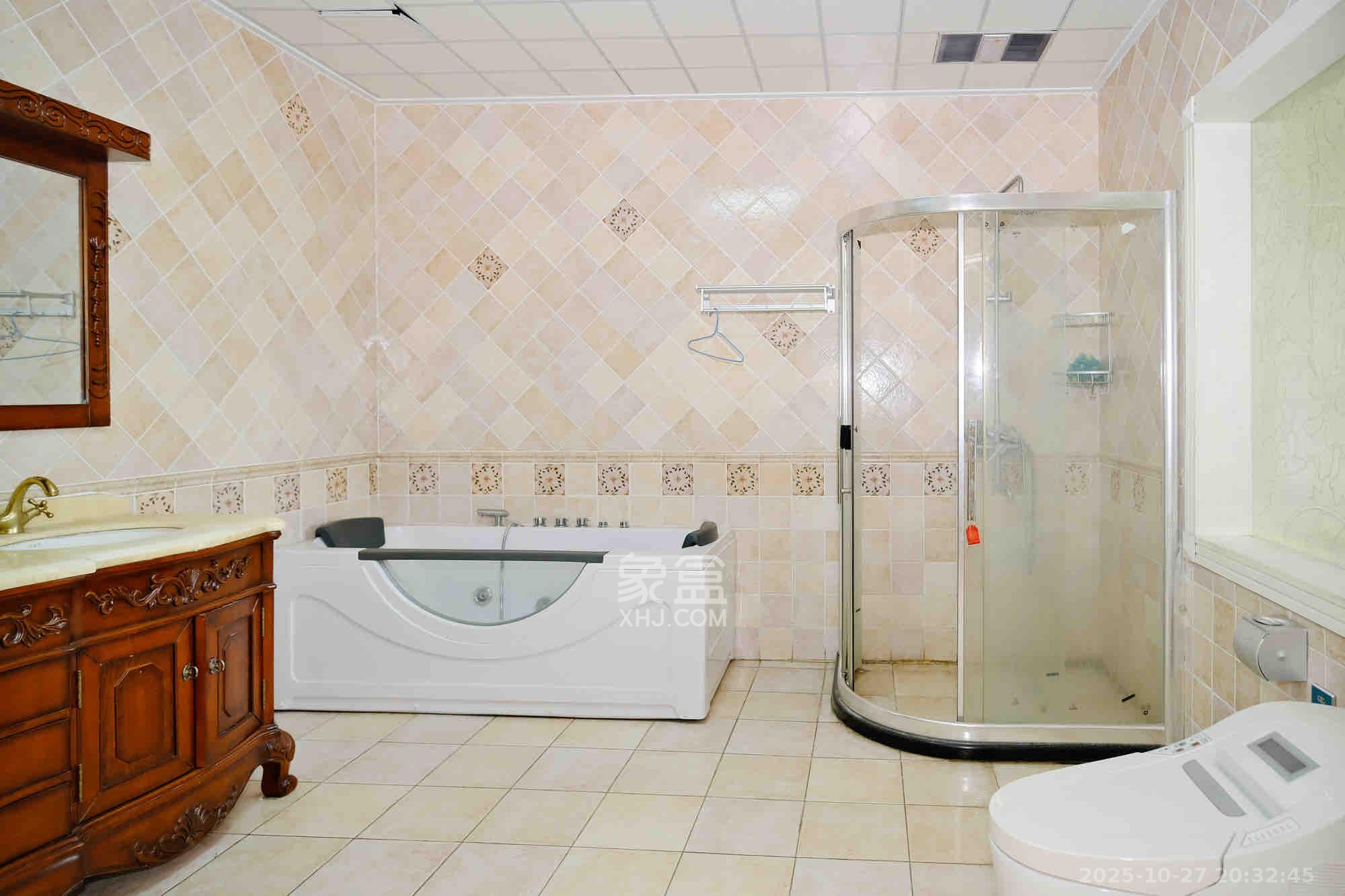 郡原居里  4室2厅2卫    3200.0元/月 郡原居里  4室2厅2卫    3200.0元/月室内图