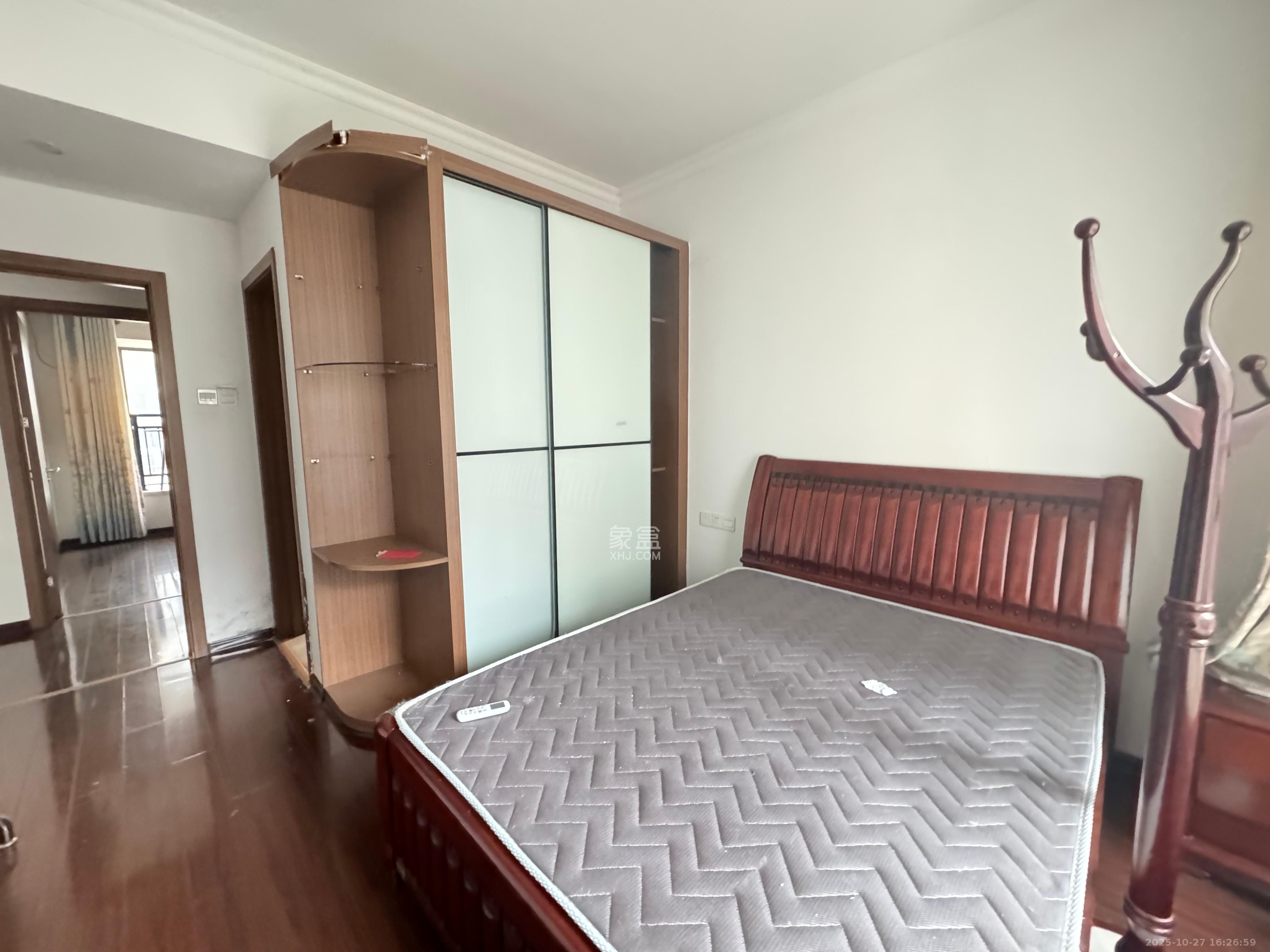 江山帝景哈佛  3室2厅2卫    2000.0元/月室内图