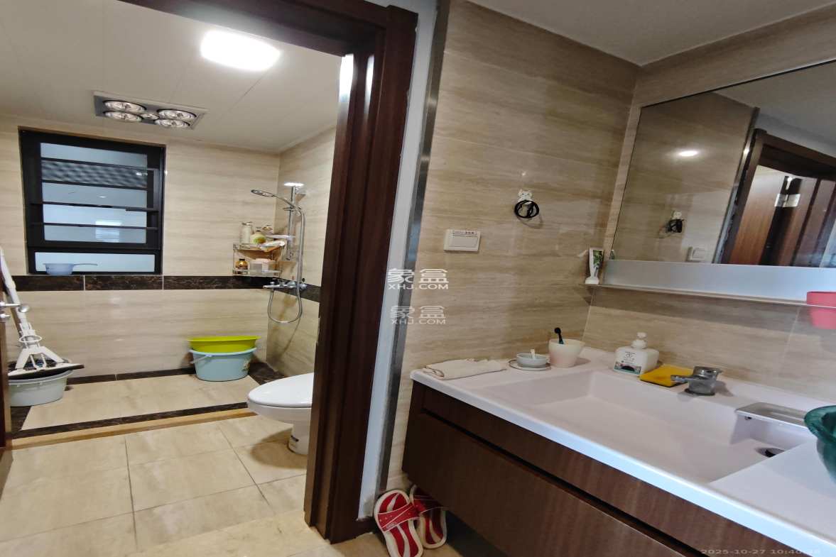 万科里金域国际  3室2厅2卫    3500.0元/月 万科里金域国际  3室2厅2卫    3500.0元/月室内图