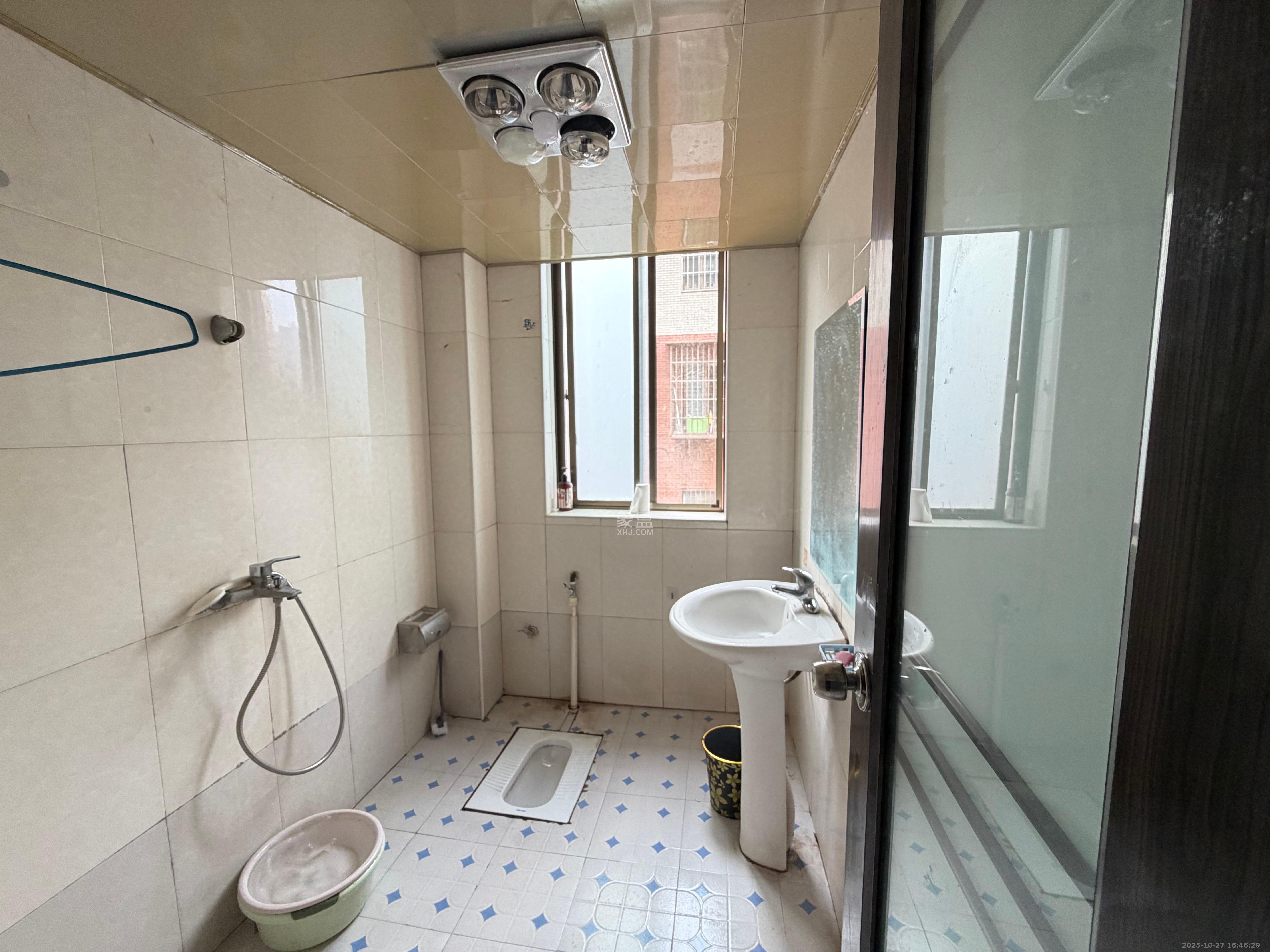 莲湖汽配城  4室2厅1卫    1800.0元/月室内图