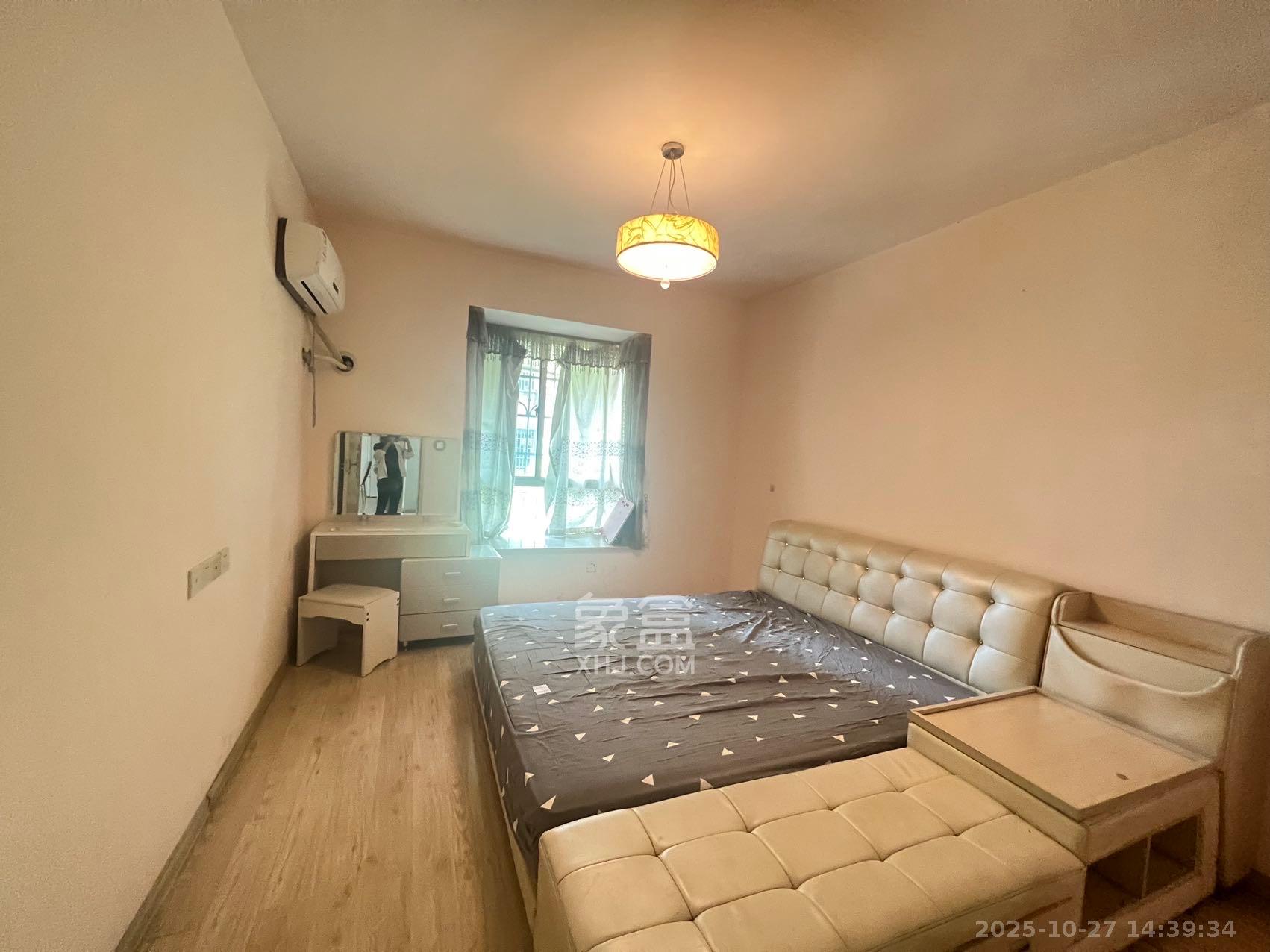 中南汽车世界  2室2厅1卫    1300.0元/月室内图