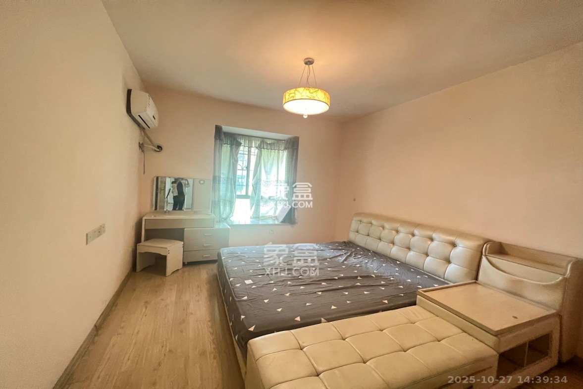 中南汽车世界 2室2厅1卫 1300.0元/月 中南汽车世界 2室2厅1卫 1300.0元/月室内图