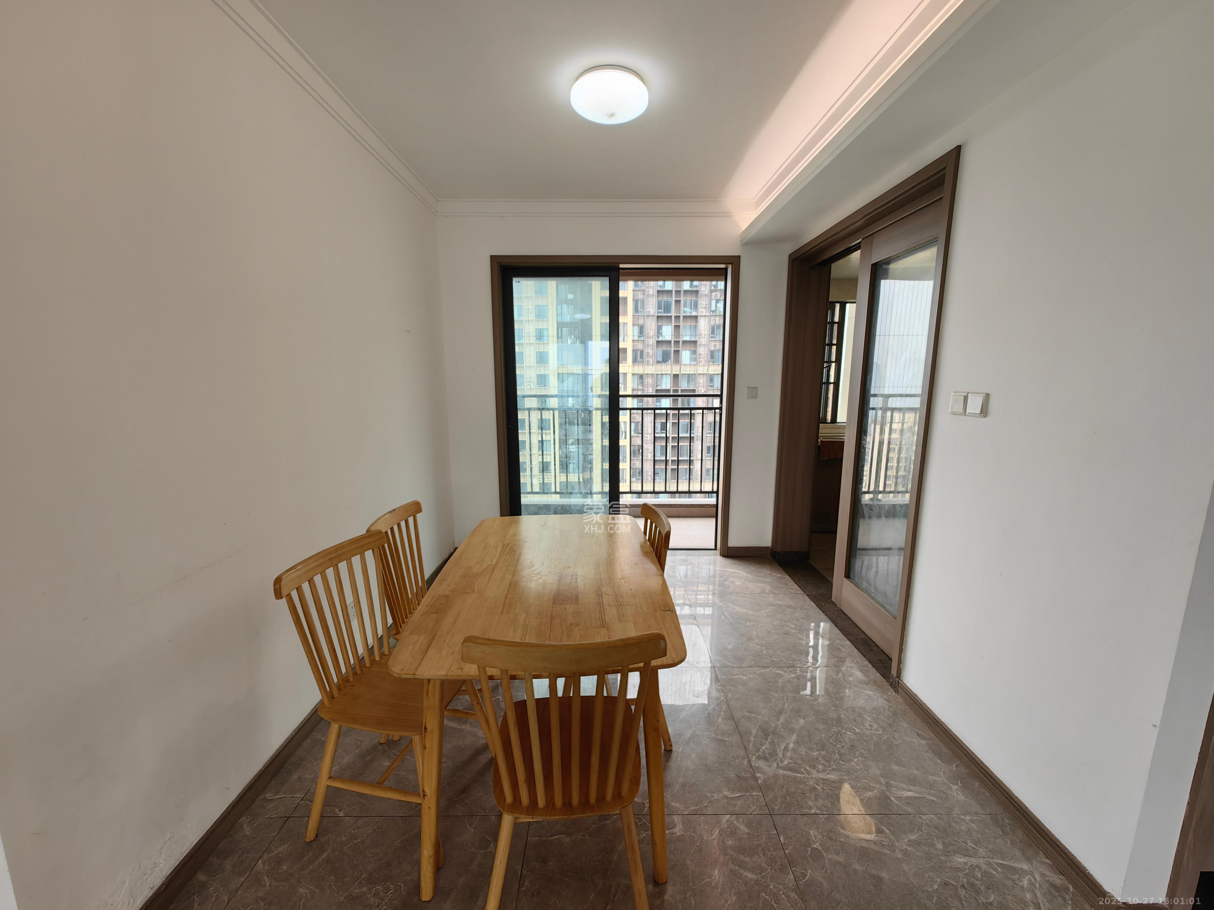 越秀亲爱里  4室2厅2卫    2700.0元/月 越秀亲爱里  4室2厅2卫    2700.0元/月室内图