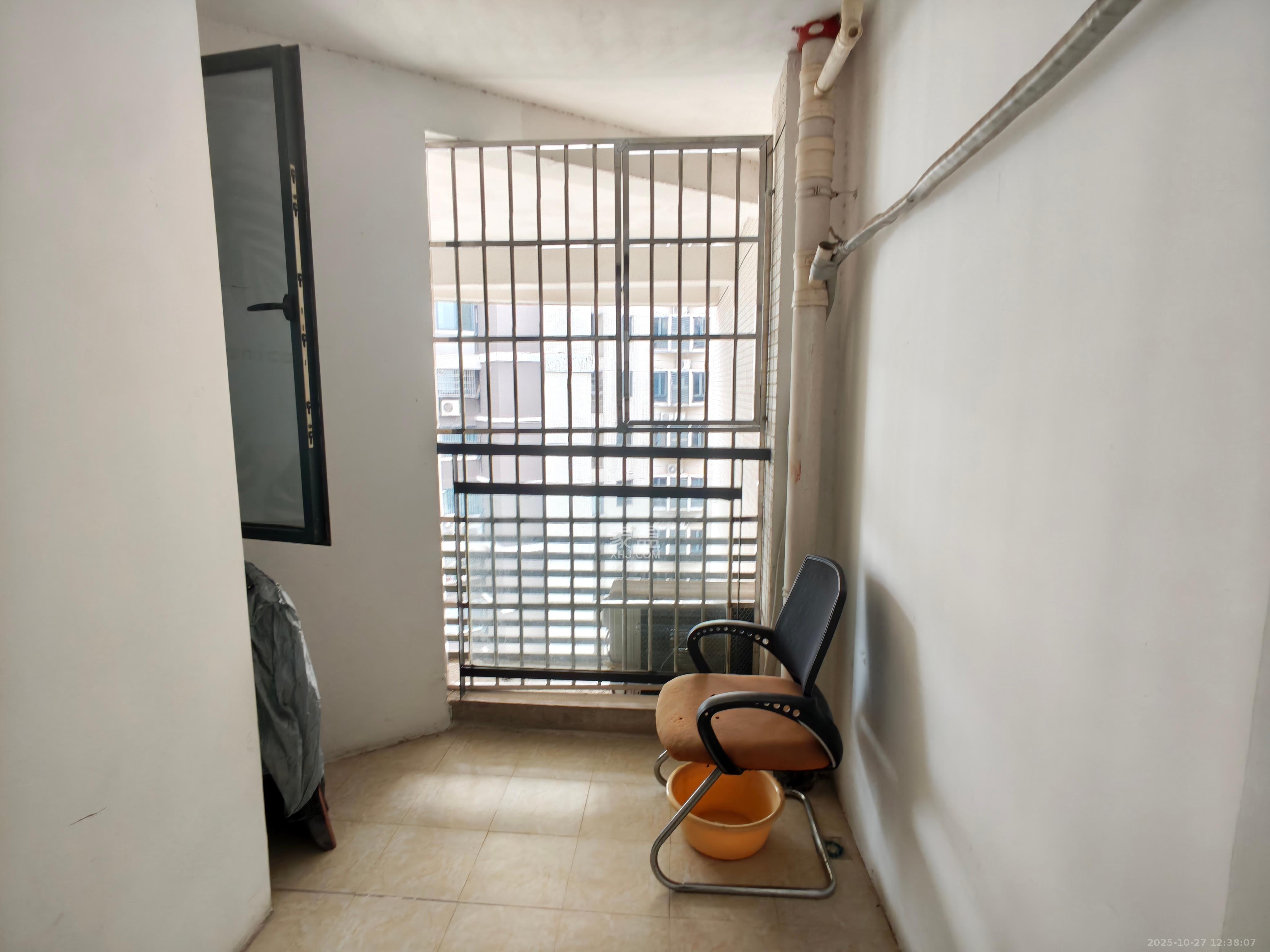 西山汇景一、二期 3室2厅2卫 4650.0元/月 西山汇景一、二期 3室2厅2卫 4650.0元/月室内图