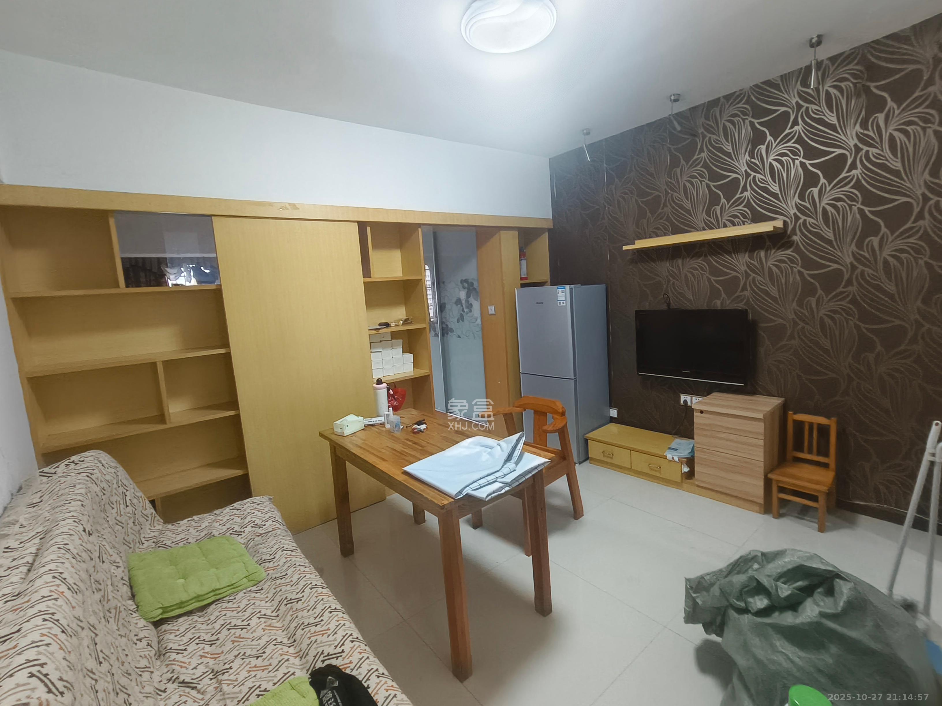 玛依拉山庄  1室1厅1卫    1600.0元/月 玛依拉山庄  1室1厅1卫    1600.0元/月室内图1