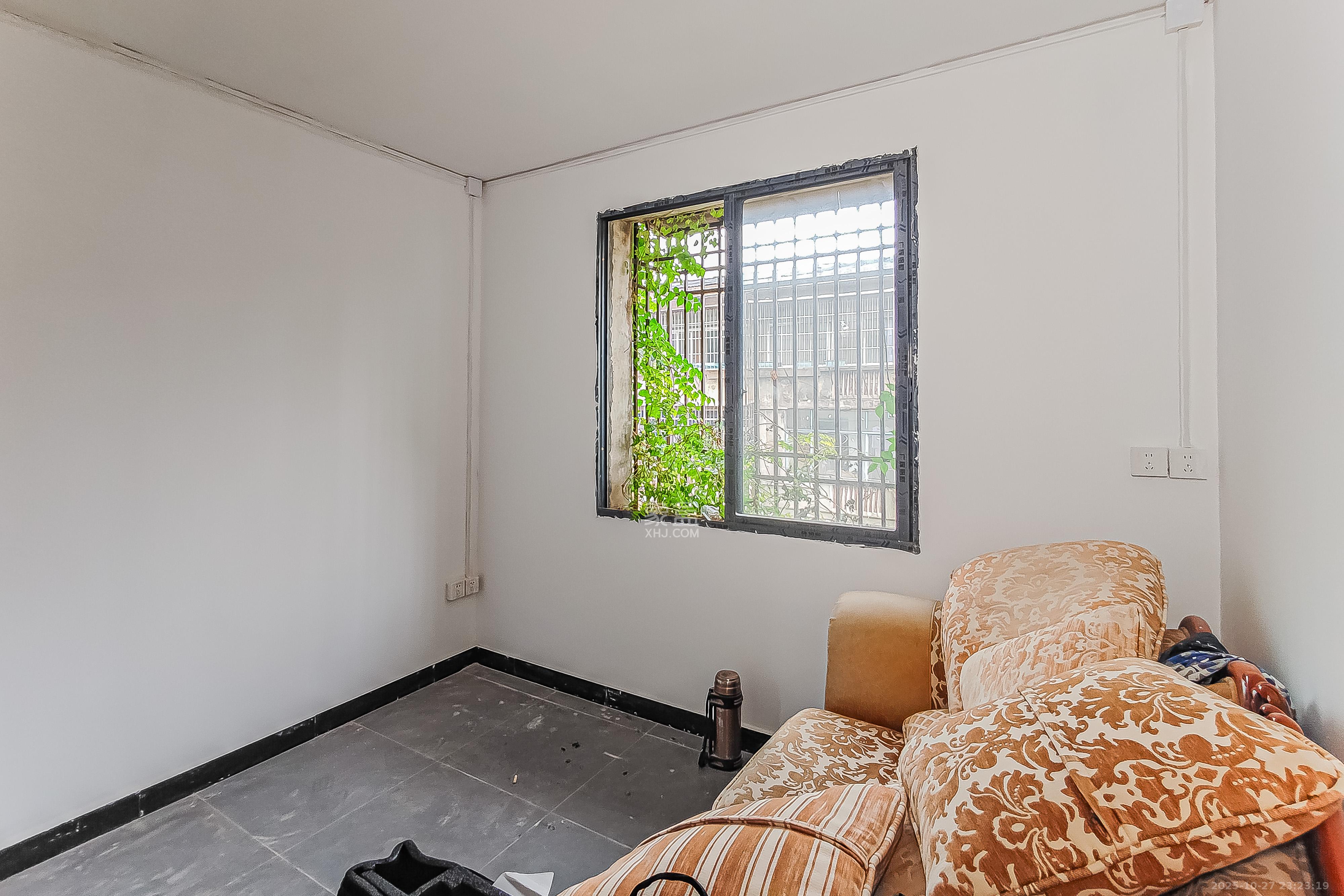 青山祠社区  1室0厅0卫    24.7万