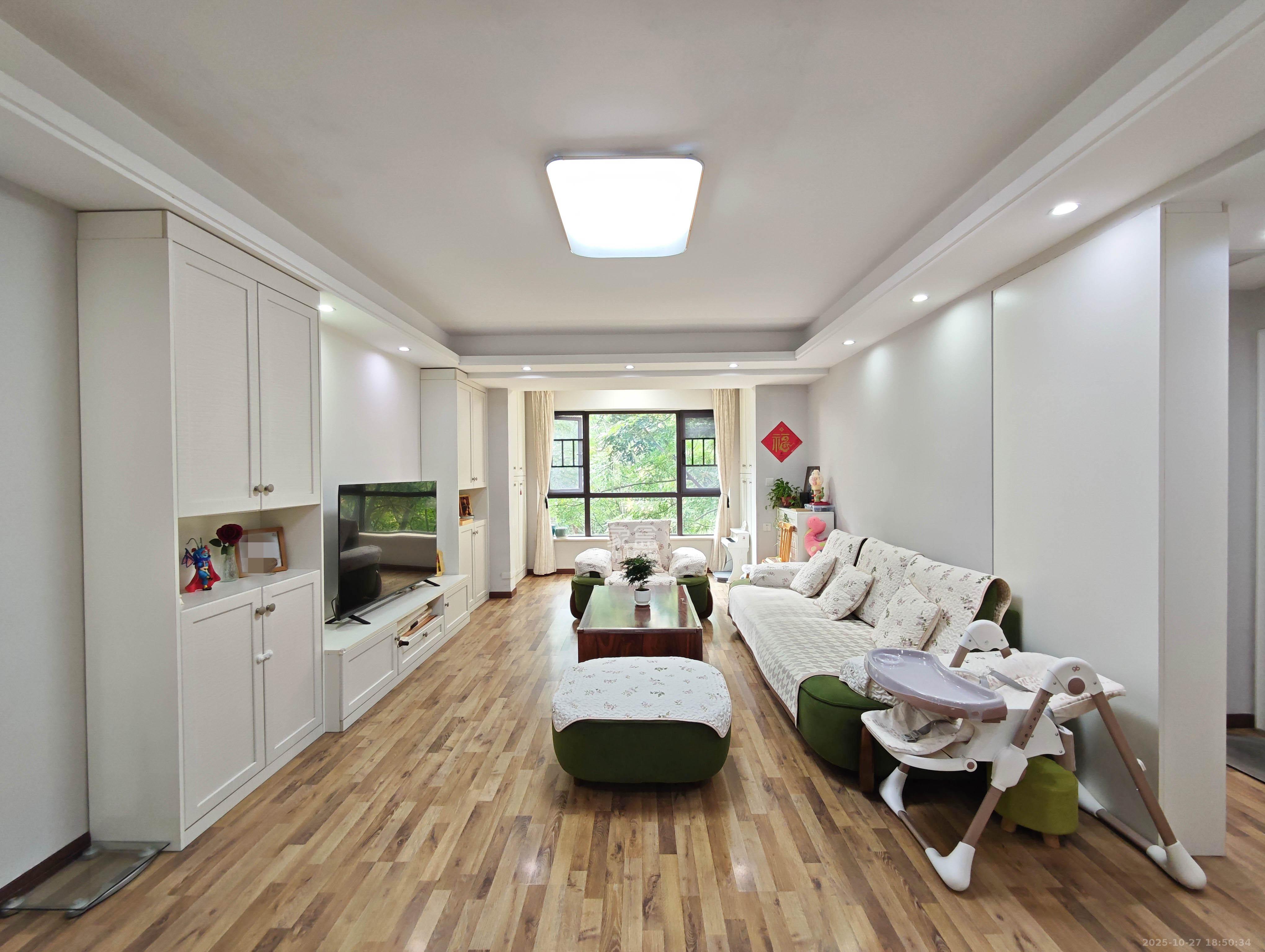 湘水郡(兴旺小爱同学)  4室2厅2卫    110.0万 湘水郡(兴旺小爱同学)  4室2厅2卫    110.0万客厅