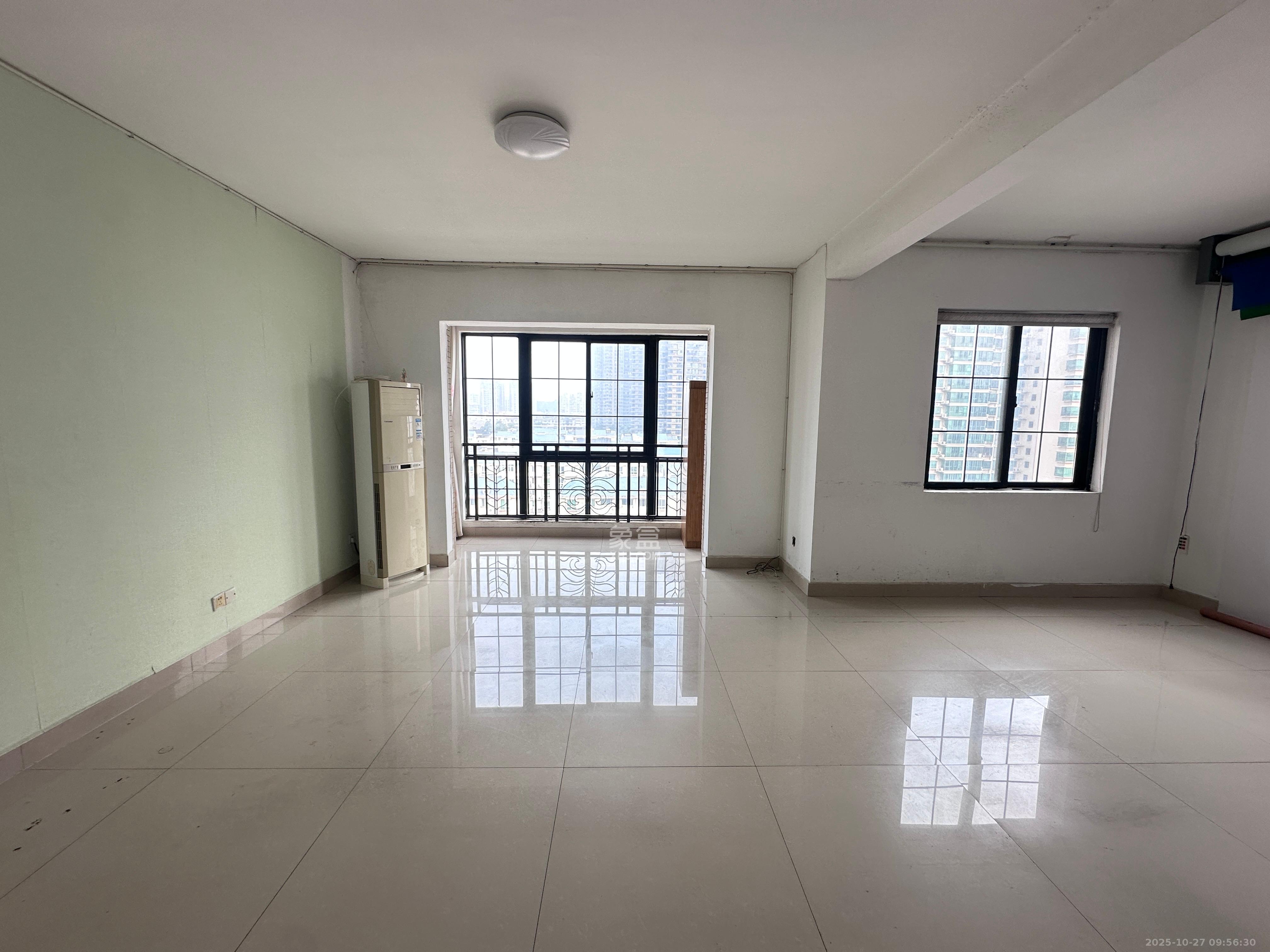 沁园春御院  3室2厅2卫    2500.0元/月 沁园春御院  3室2厅2卫    2500.0元/月室内图