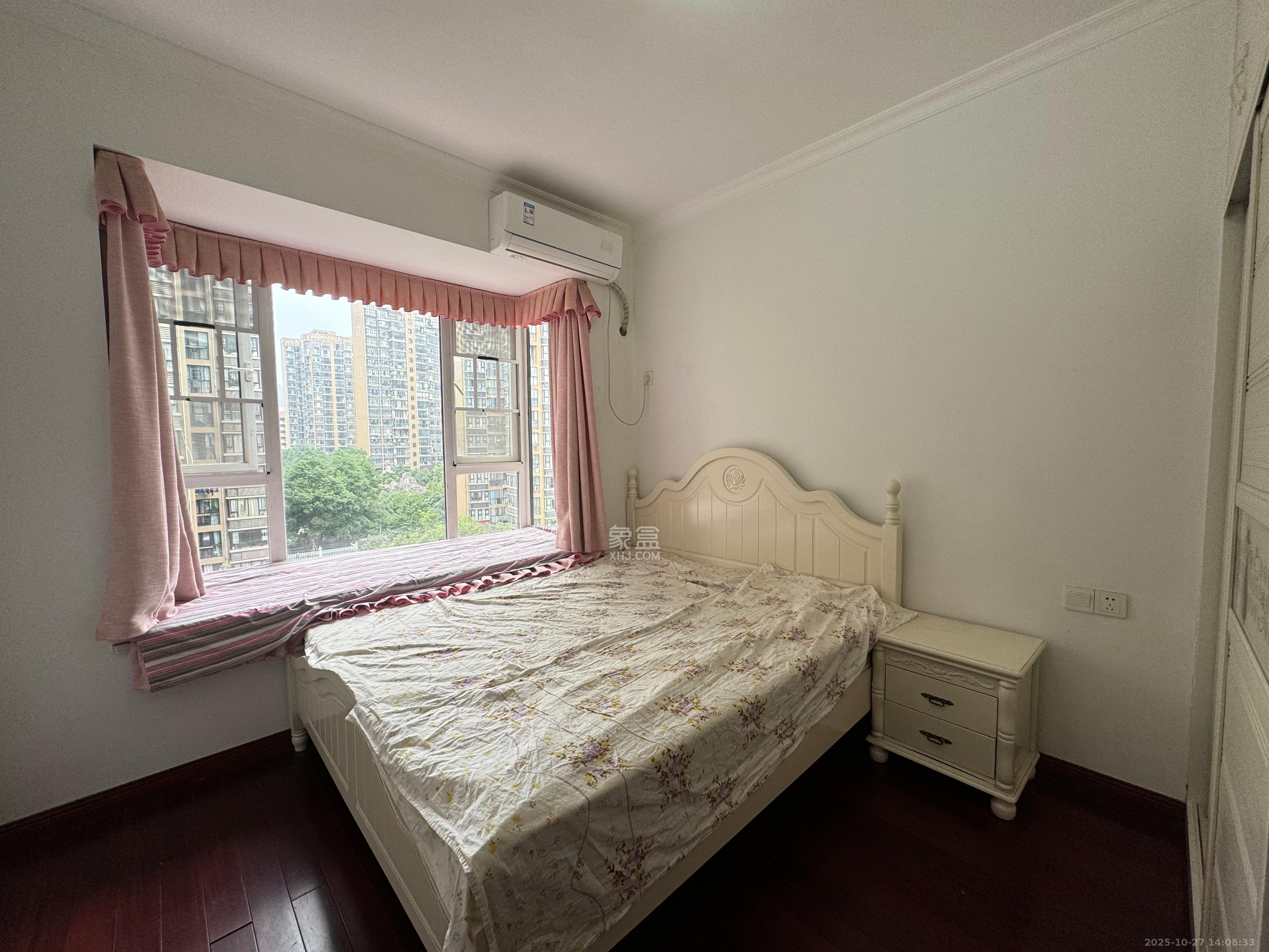 金鼎公园尚  3室2厅2卫    2400.0元/月室内图