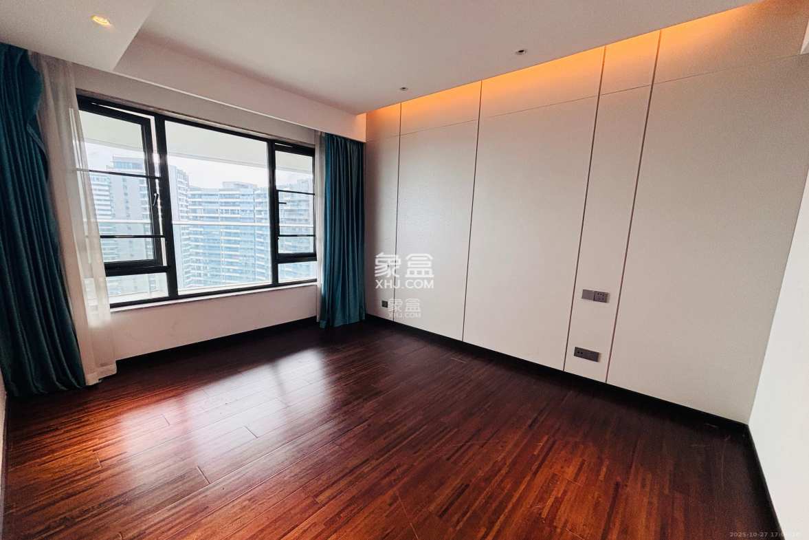 珠江颐德公馆 4室2厅3卫 8500.0元/月 珠江颐德公馆 4室2厅3卫 8500.0元/月室内图