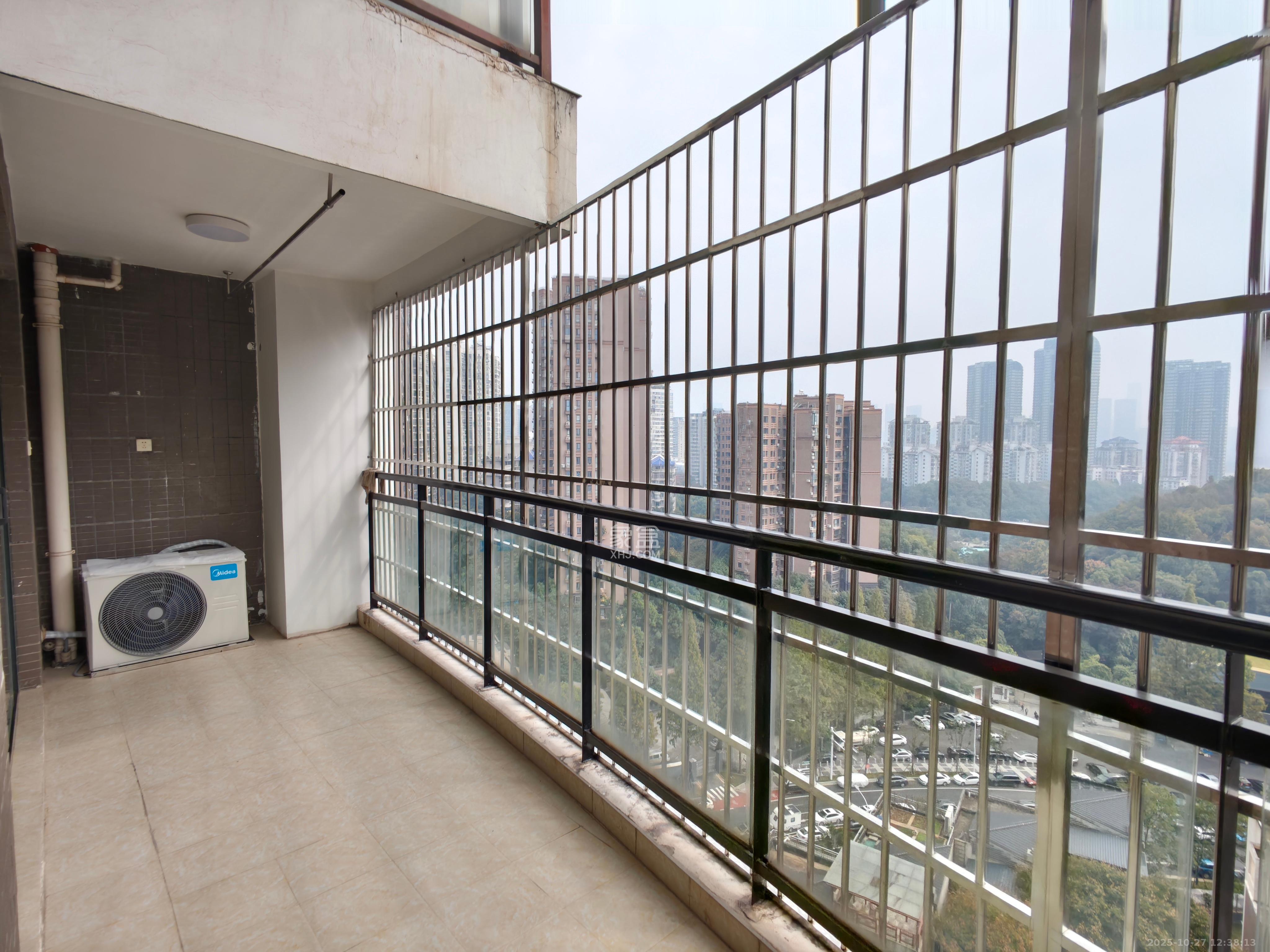 西山汇景一、二期  3室2厅2卫    4650.0元/月室内图