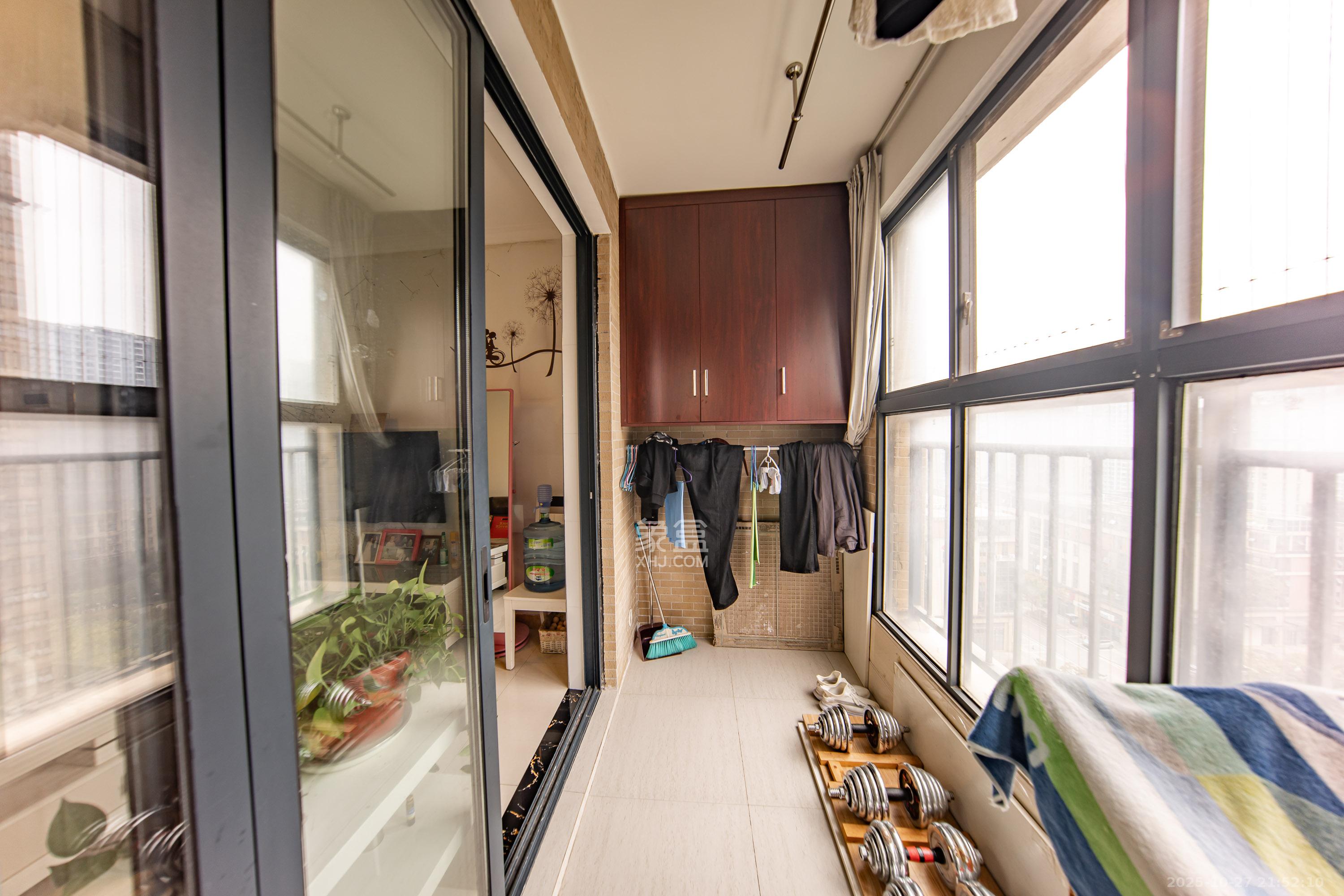 中建麓山和苑  2室2厅1卫    49.0万阳台