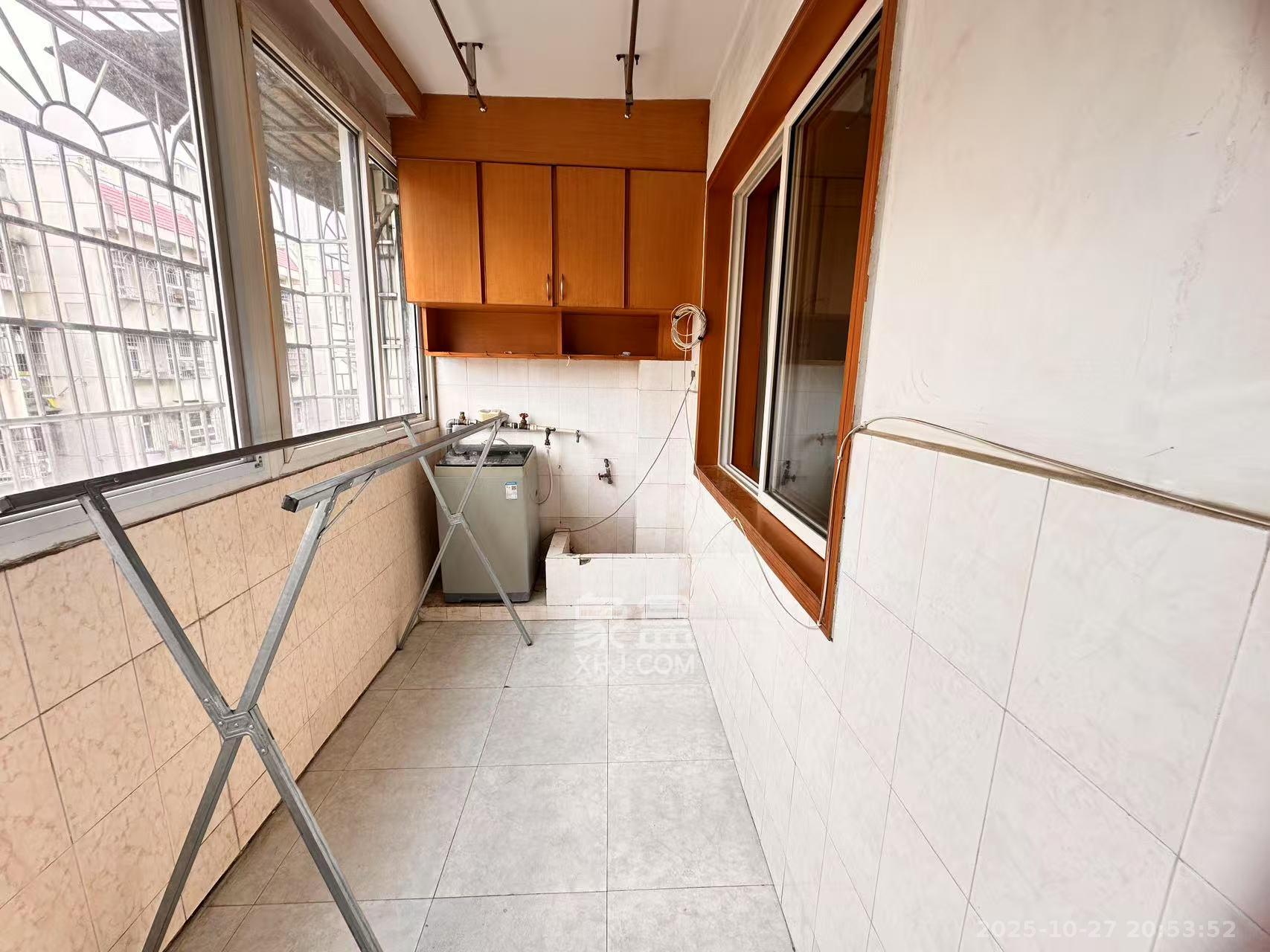 荷花园电信宿舍(天辰荷花苑)  1室2厅1卫    2000.0元/月 荷花园电信宿舍(天辰荷花苑)  1室2厅1卫    2000.0元/月室内图