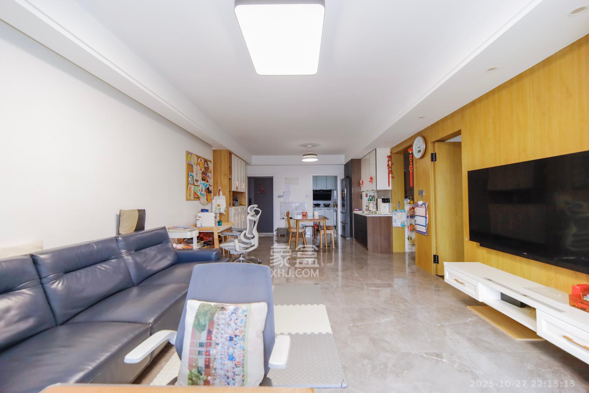 鑫苑木莲世家  3室2厅2卫    130.0万客厅