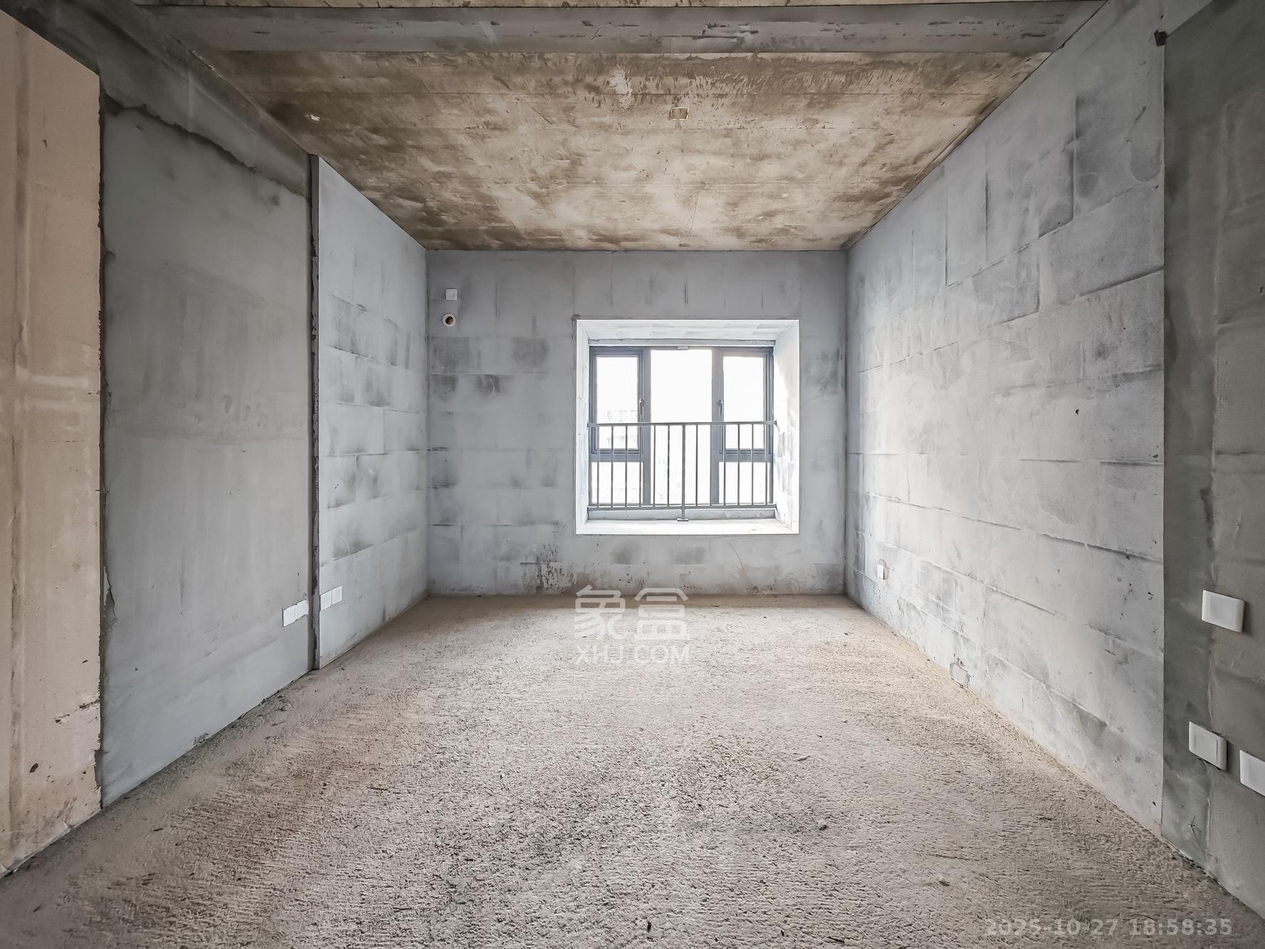 国欣向荣广场  4室2厅2卫    110.0万卧室