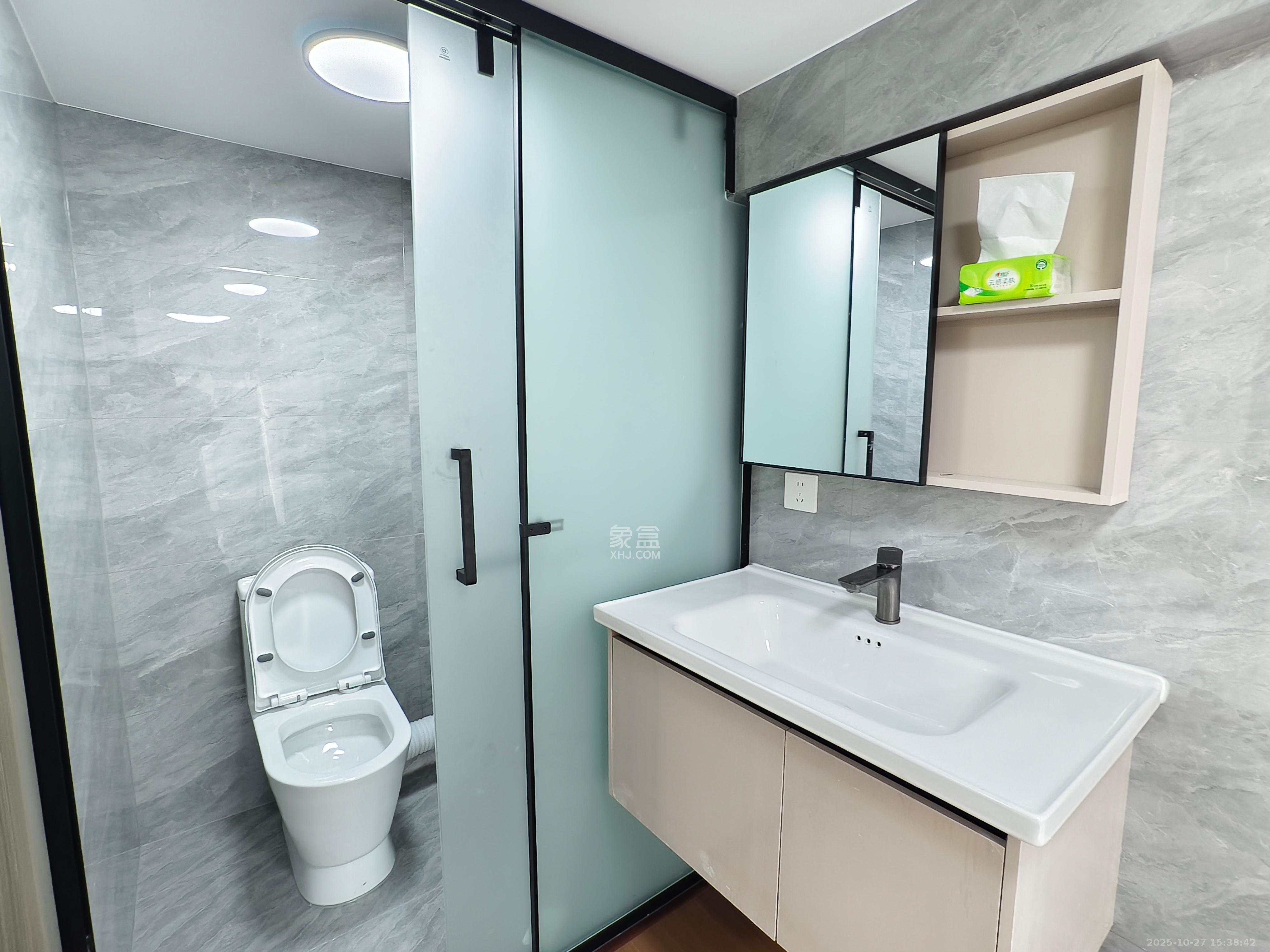 新城悦隽公园  2室1厅1卫    2000.0元/月 新城悦隽公园  2室1厅1卫    2000.0元/月室内图