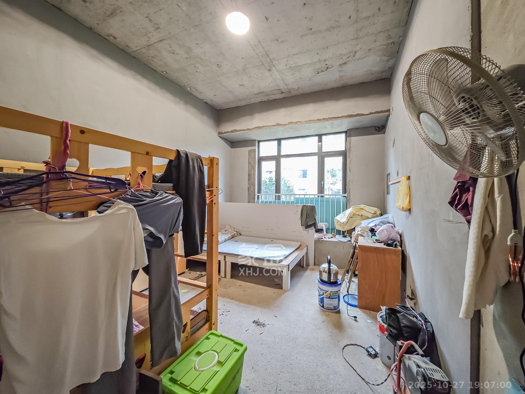 恒大御景天下城二期  3室2厅2卫    188.0万 恒大御景天下城二期  3室2厅2卫    188.0万卧室