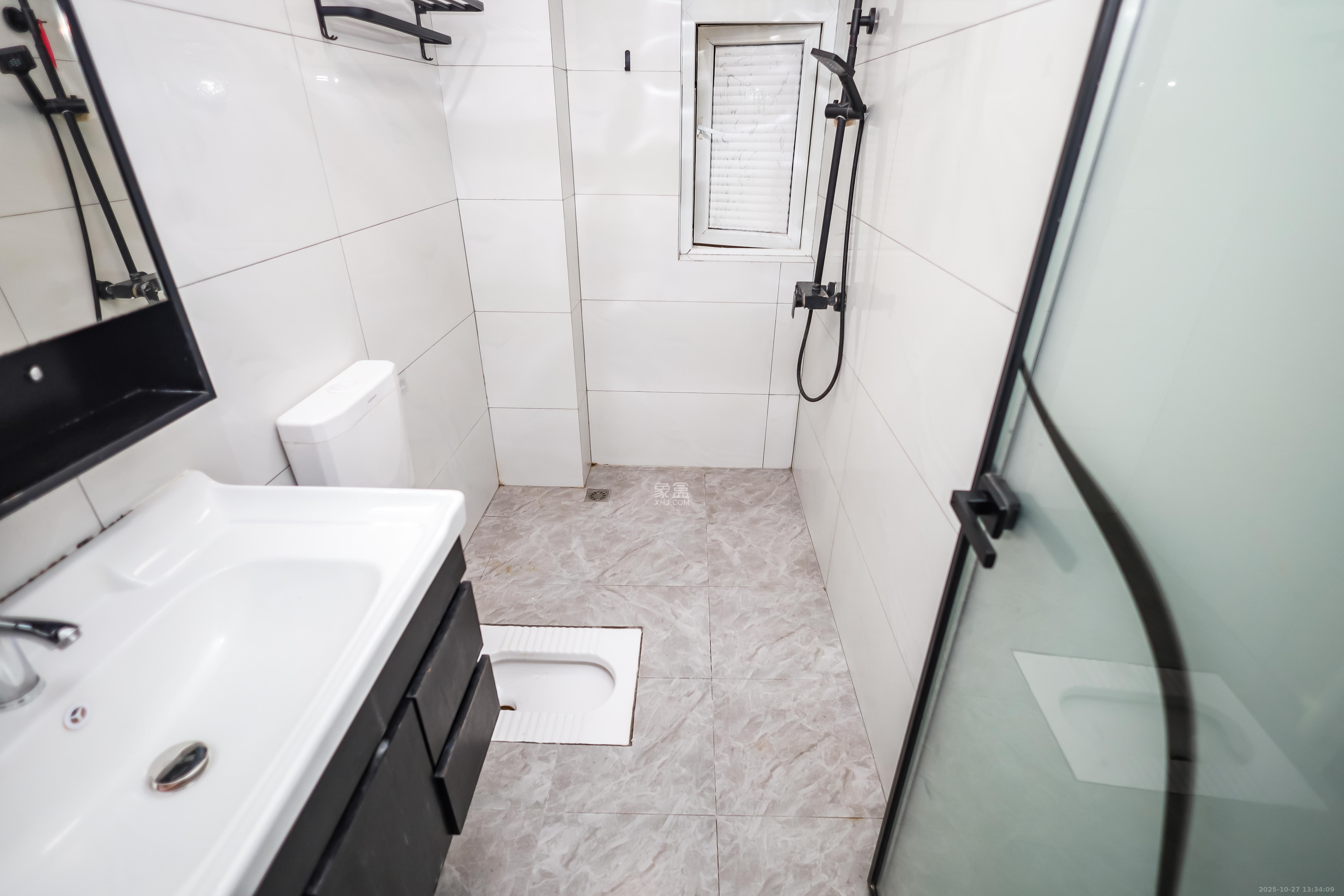 天麓尚层  3室2厅1卫    75.0万卫生间