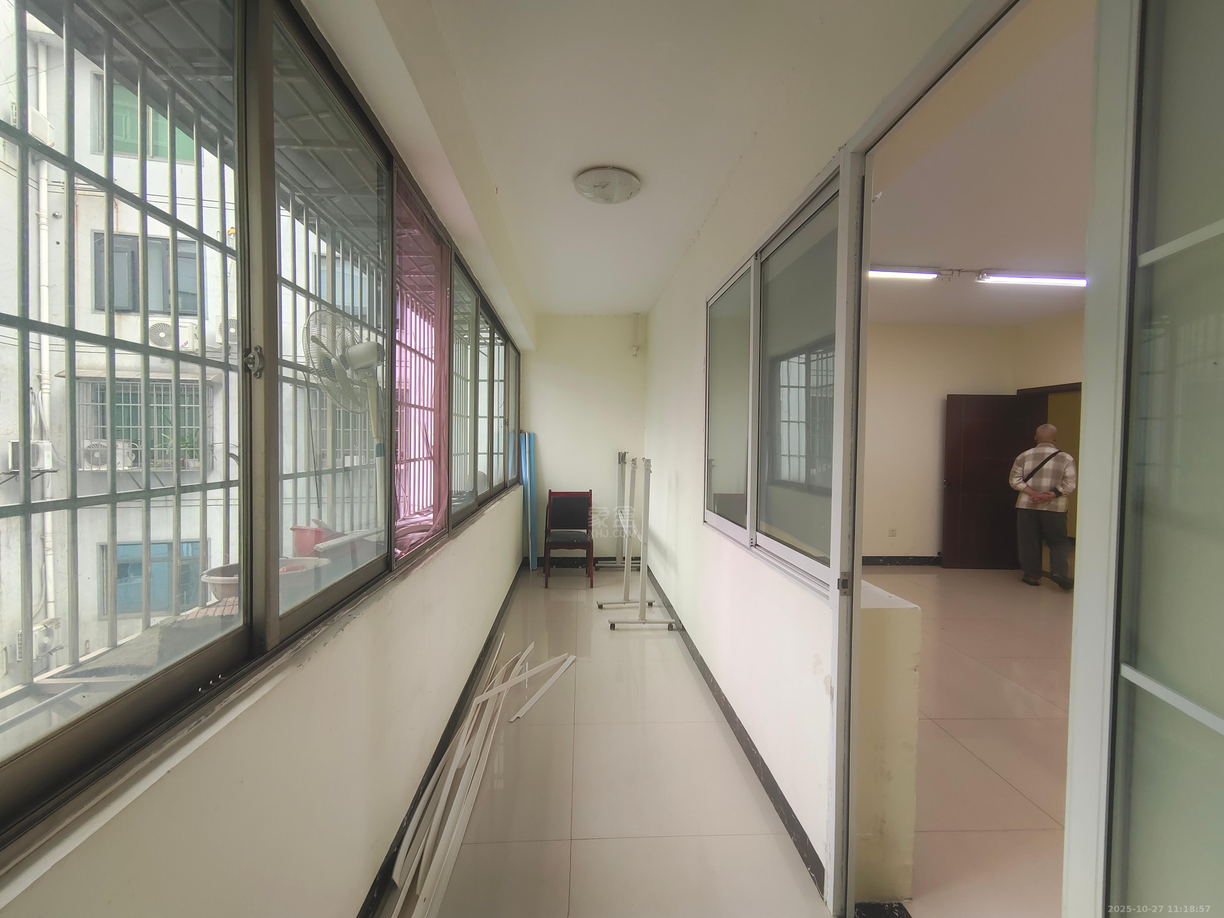 日报社株洲分社 5室2厅1卫 3000.0元/月 日报社株洲分社 5室2厅1卫 3000.0元/月室内图