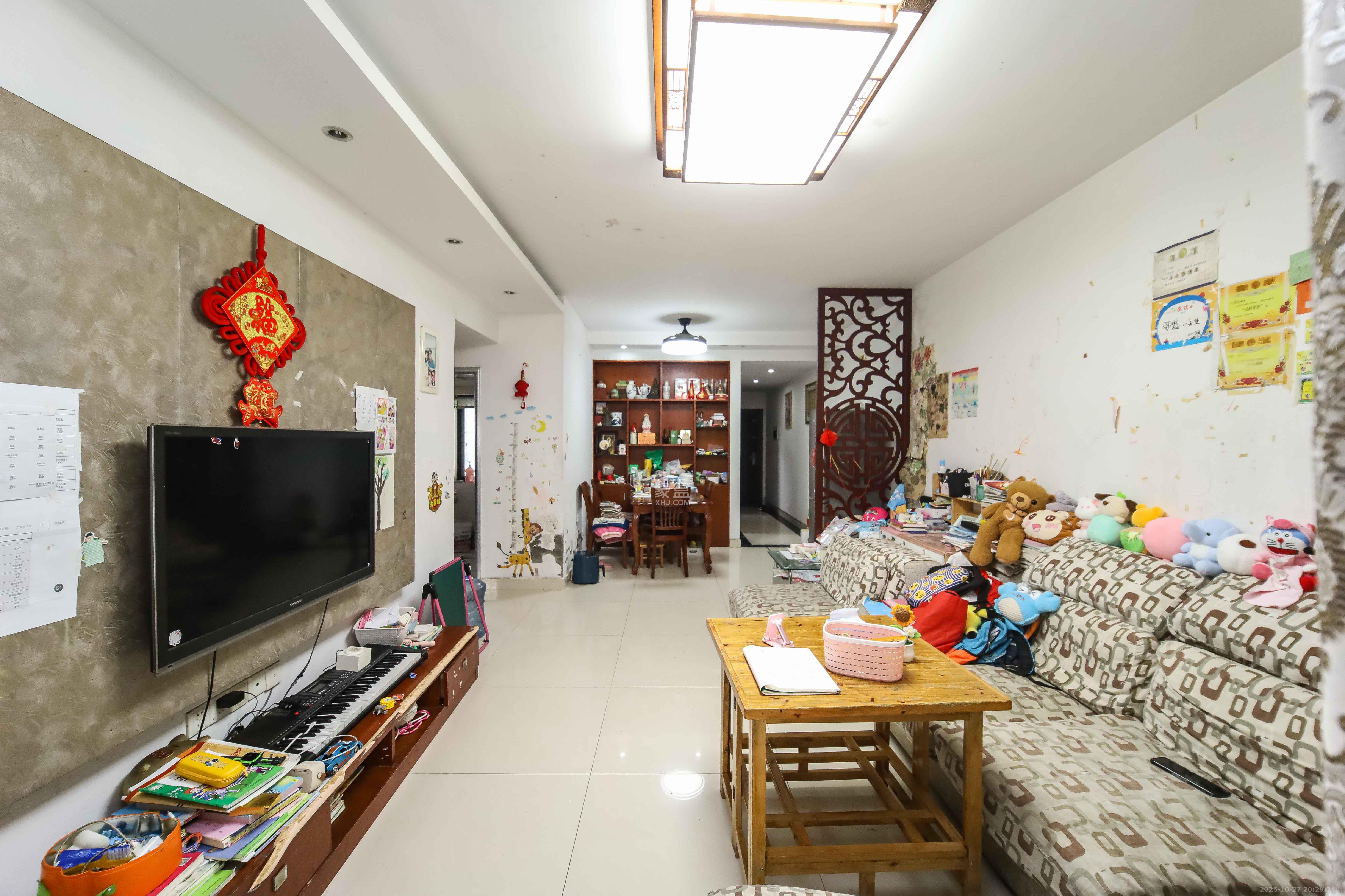 运通尊苑  3室2厅1卫    79.0万 运通尊苑  3室2厅1卫    79.0万客厅