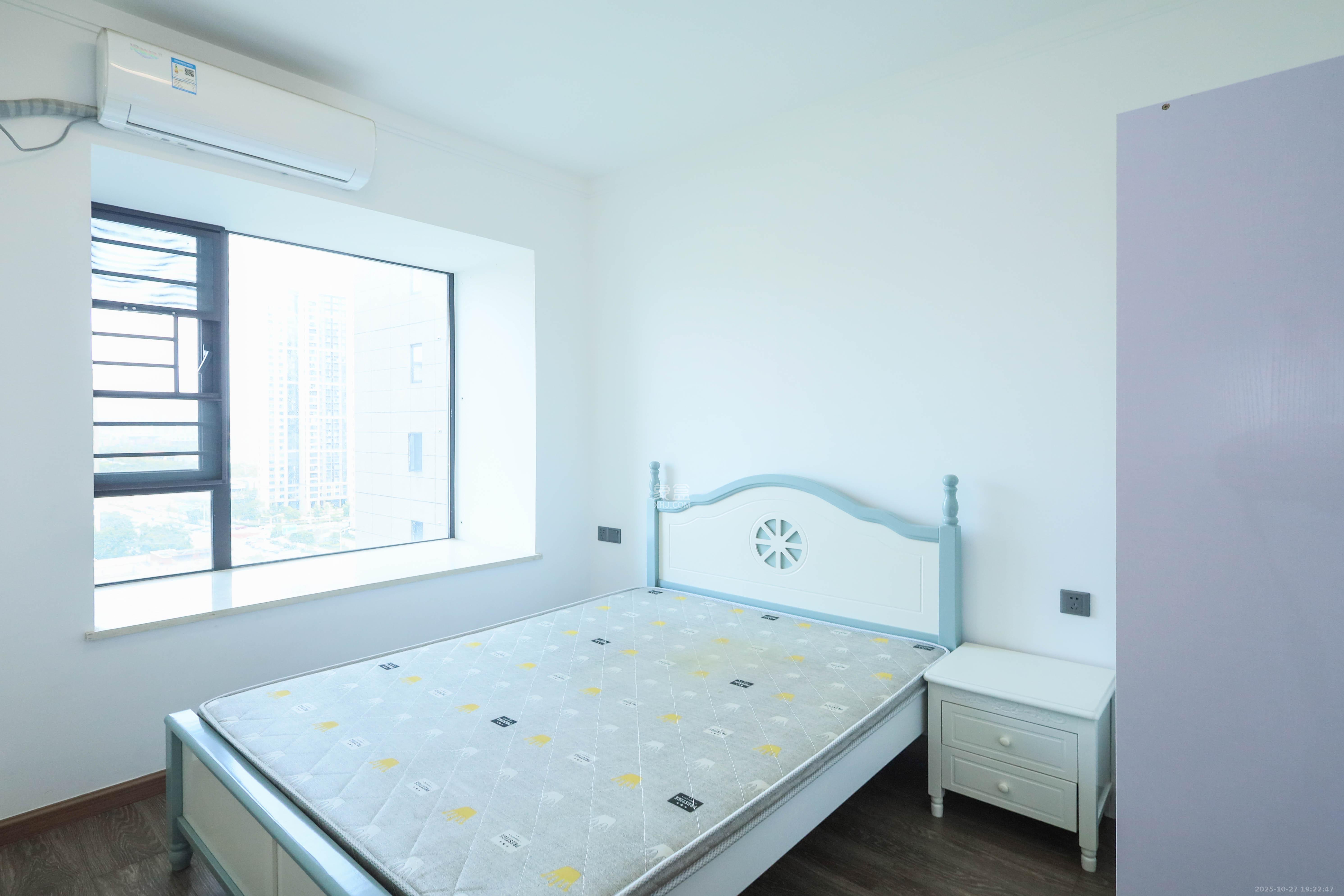 招商华发依云曦城  4室2厅2卫    168.0万卧室