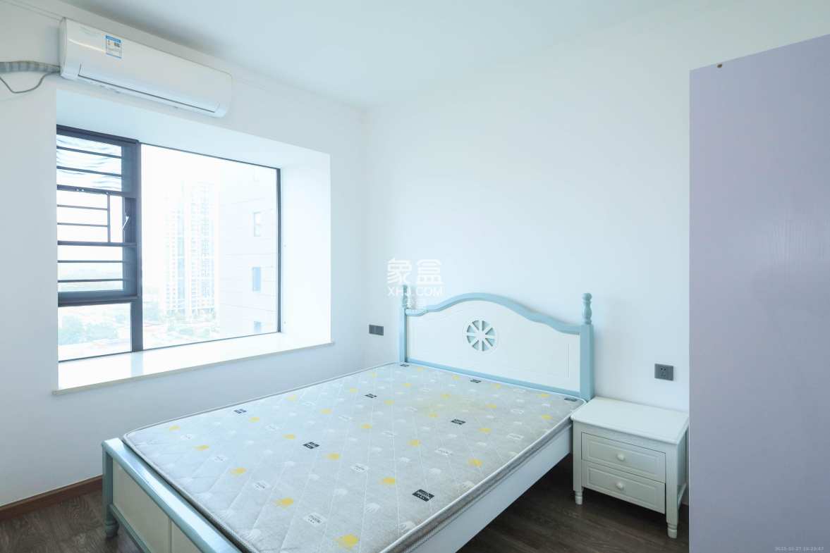 招商华发依云曦城 4室2厅2卫 168.0万 招商华发依云曦城 4室2厅2卫 168.0万卧室